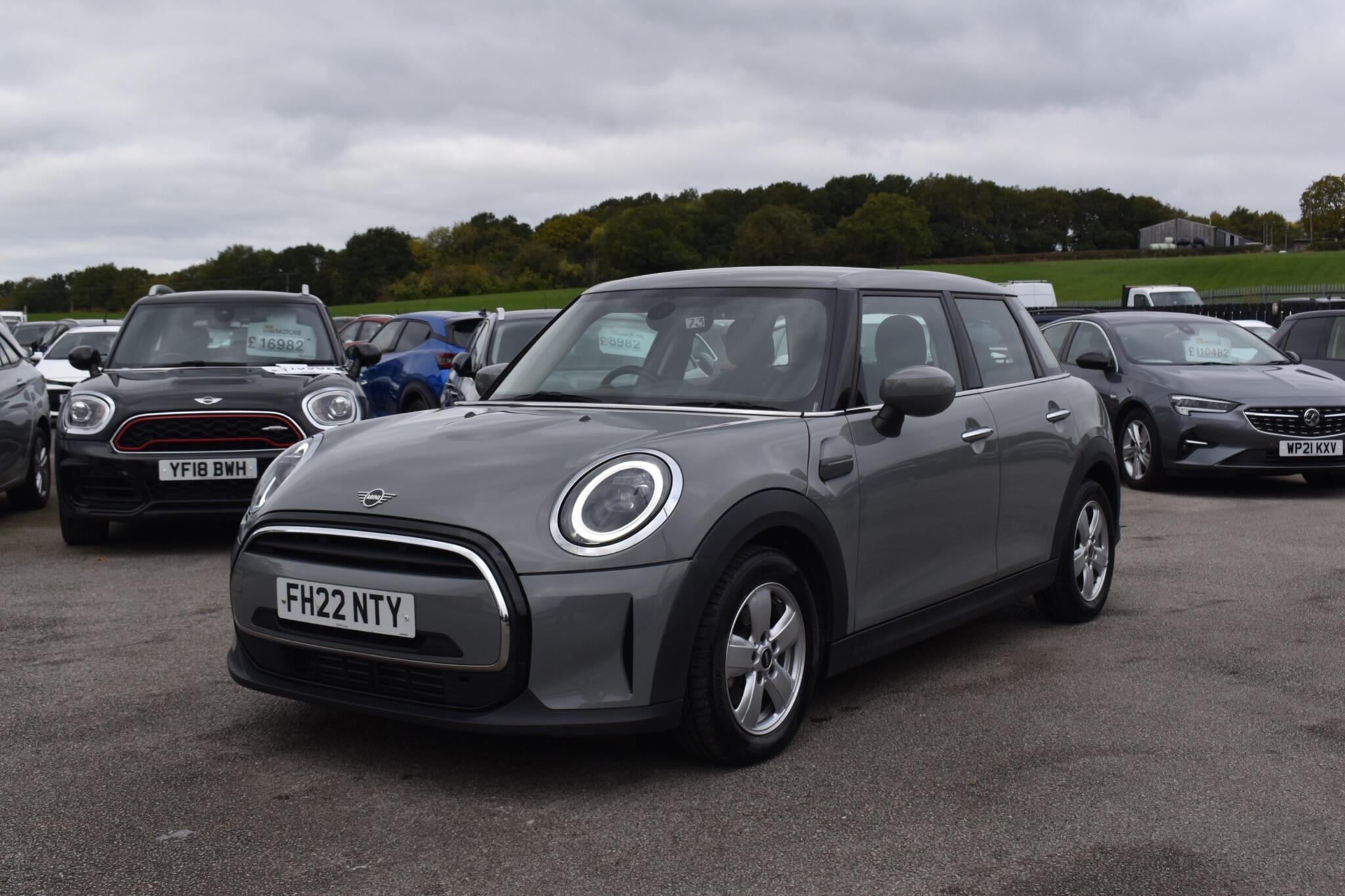 Hatch - 1.5 Cooper Classic Steptronic Euro 6 (s/s) 5dr - Image 10