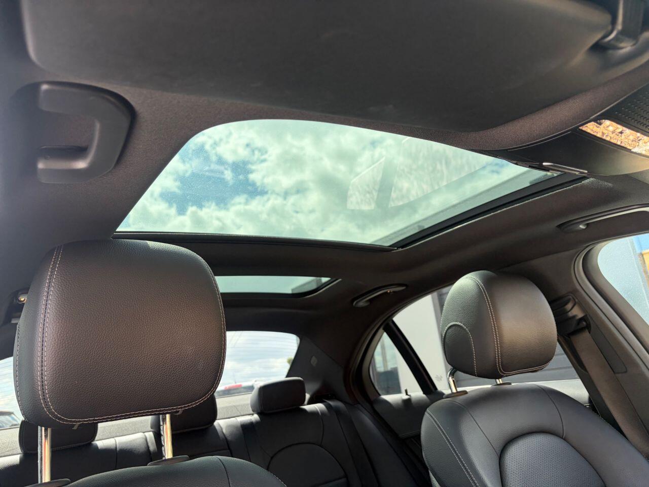 Mercedes-Benz C-Class view 33