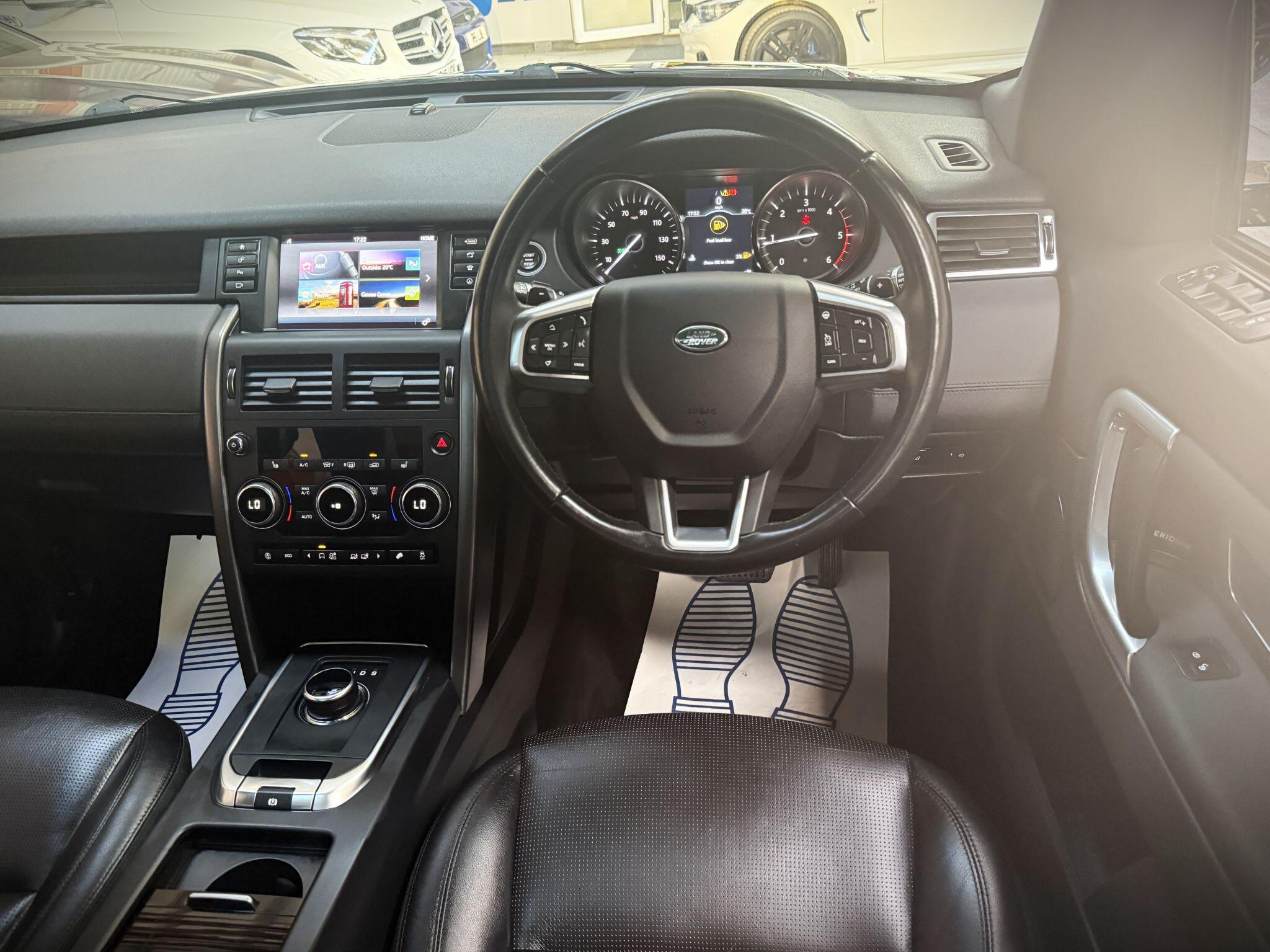 Land Rover Discovery Sport view 5