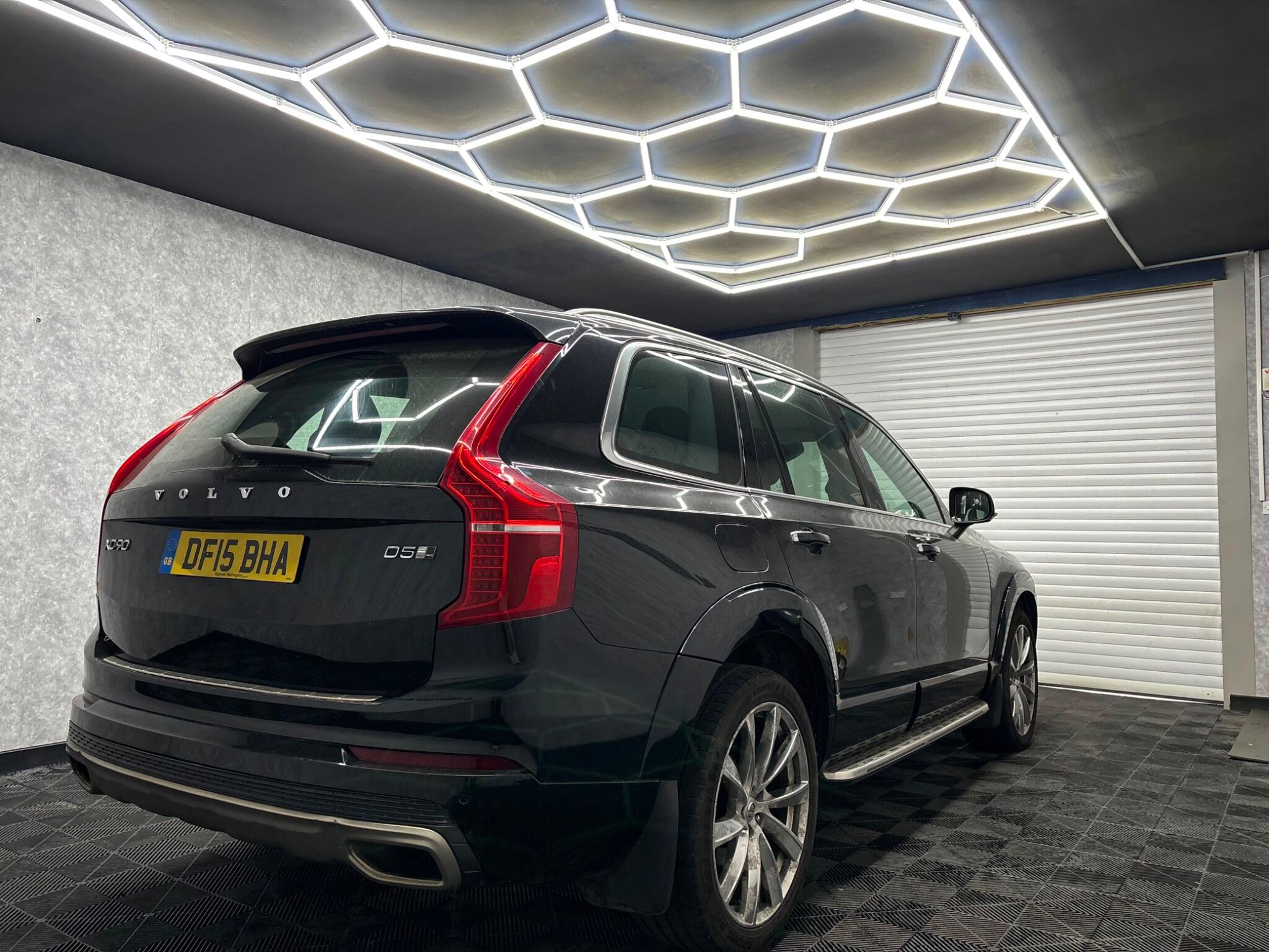 Volvo XC90 view 3