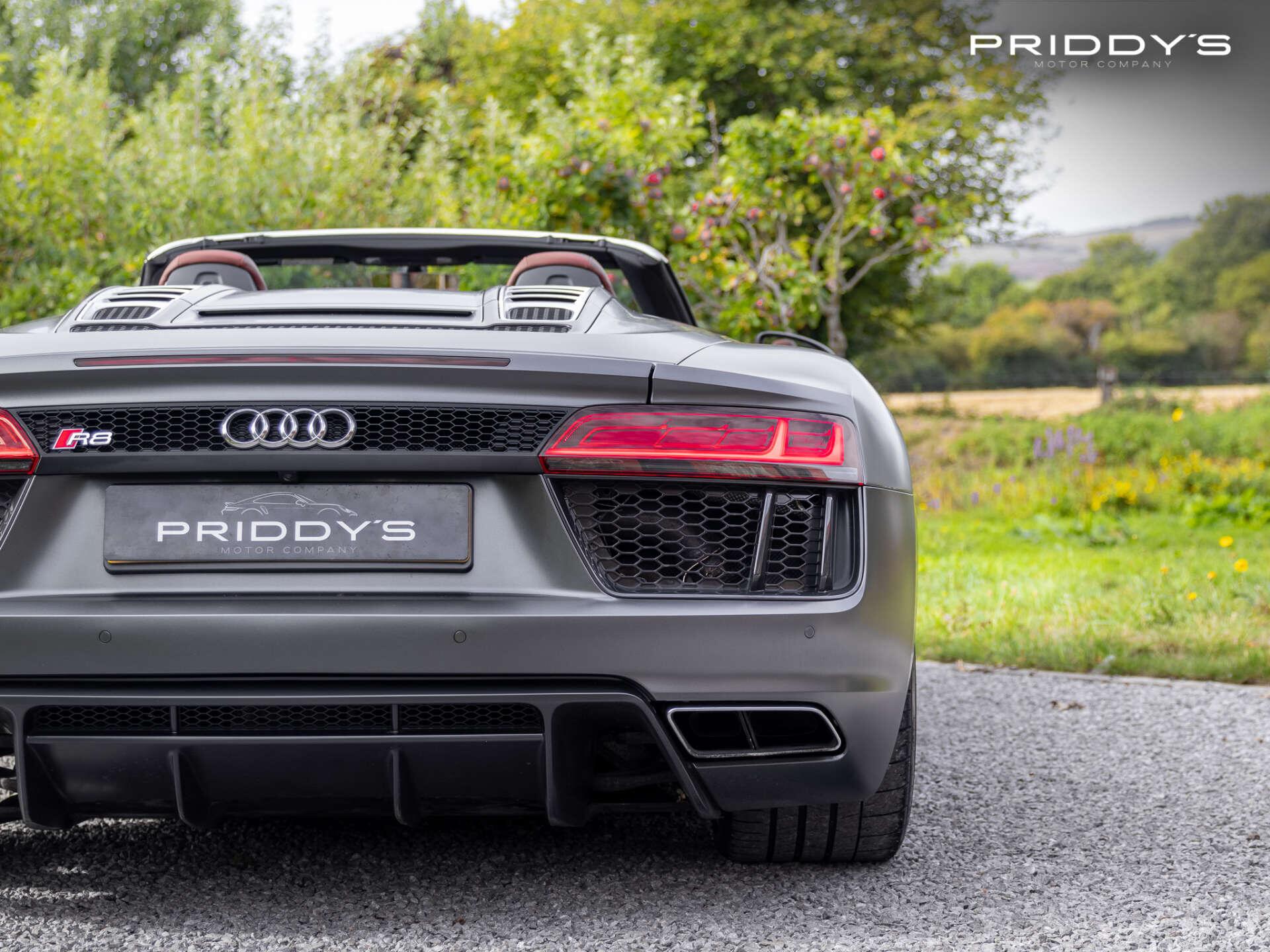 Audi R8 view 56