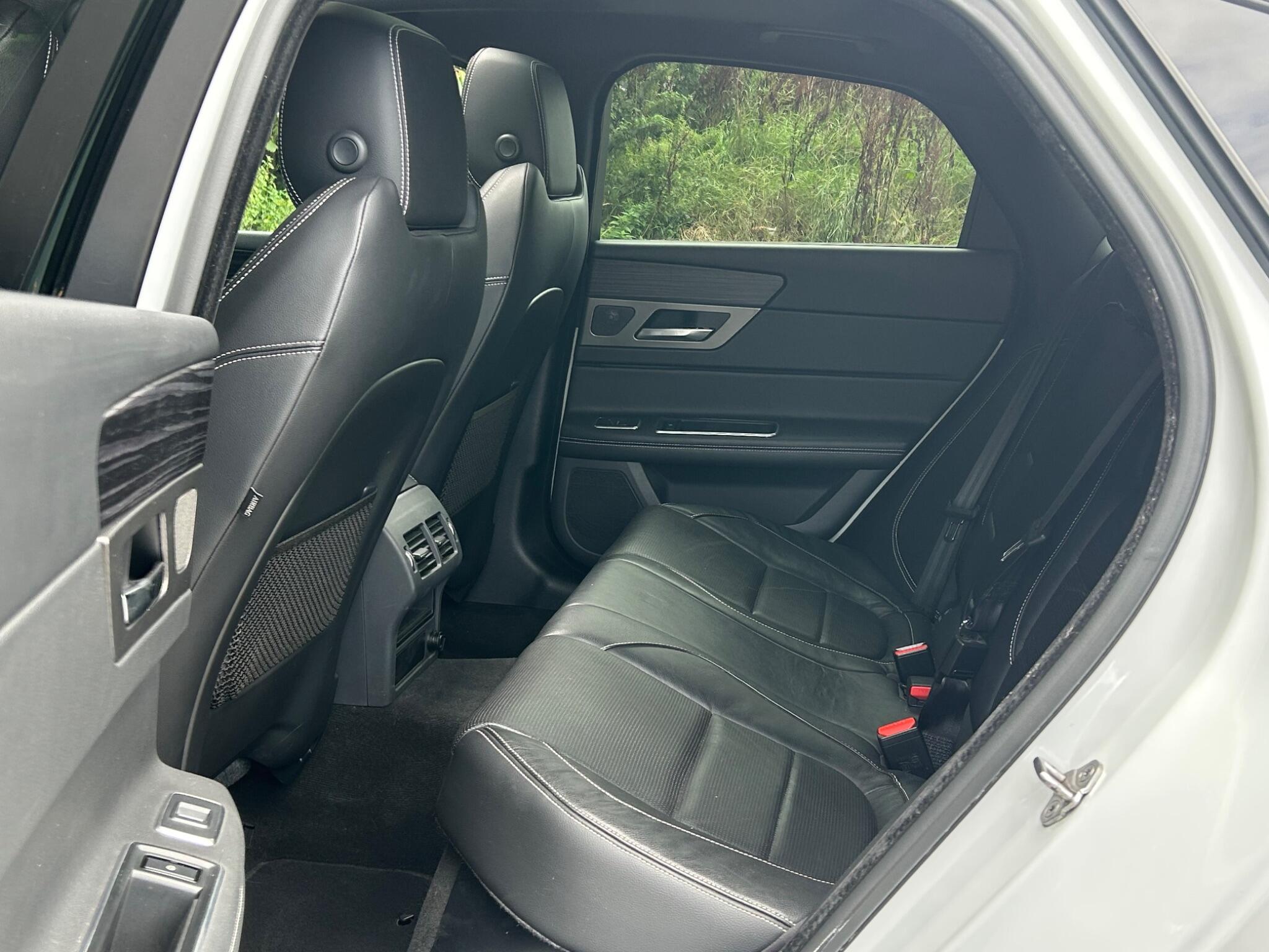 Jaguar XF view 20