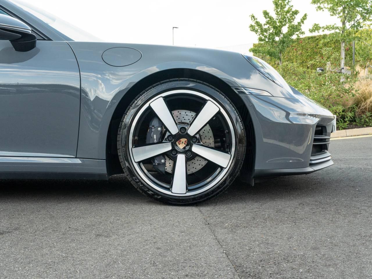 Porsche 911 view 14