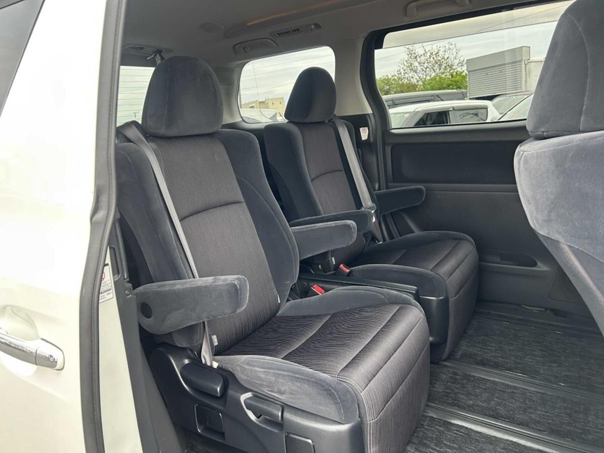 Toyota Vellfire view 12