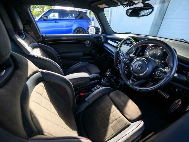 Mini Hatch view 13