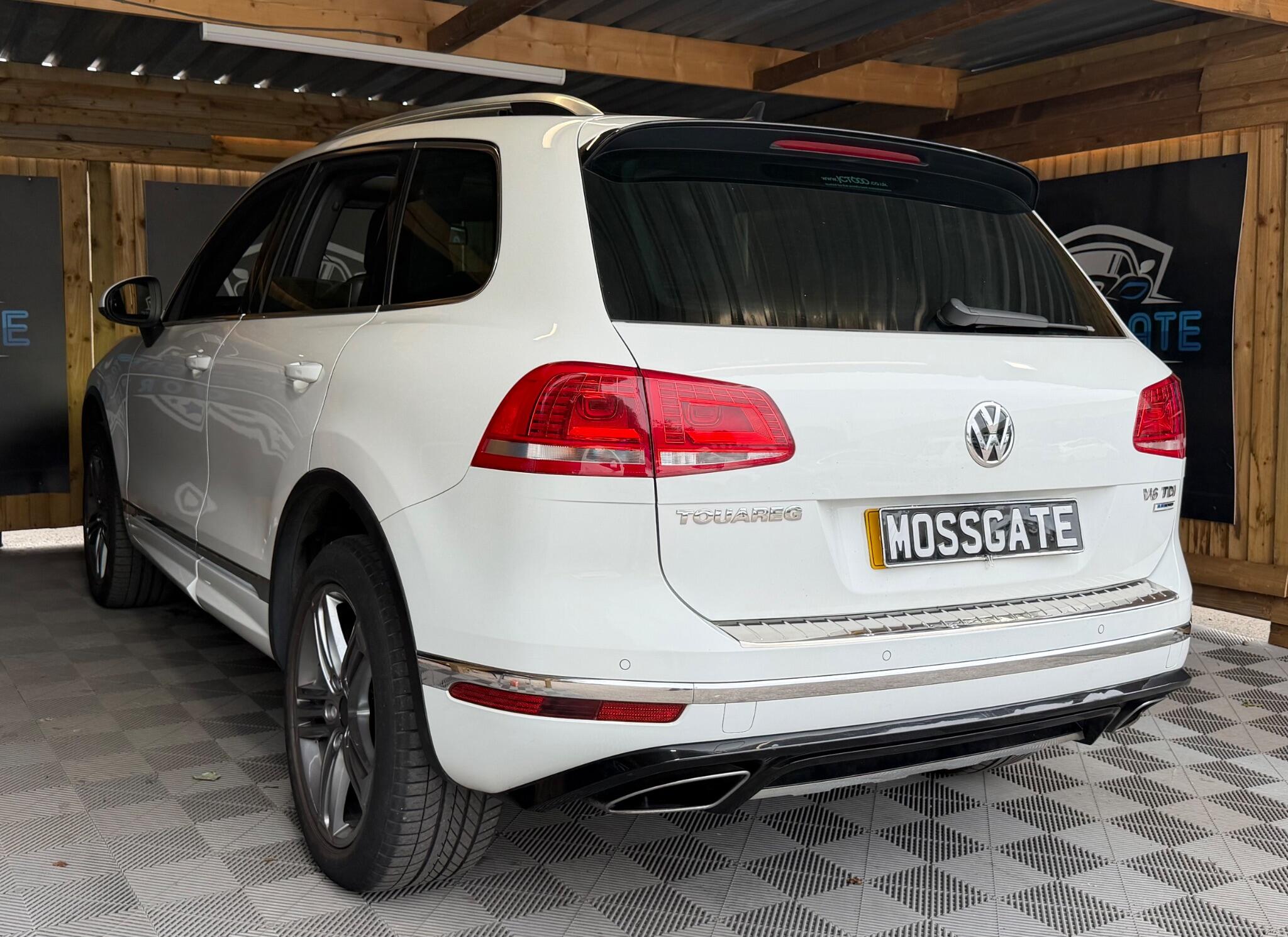 Volkswagen Touareg view 10