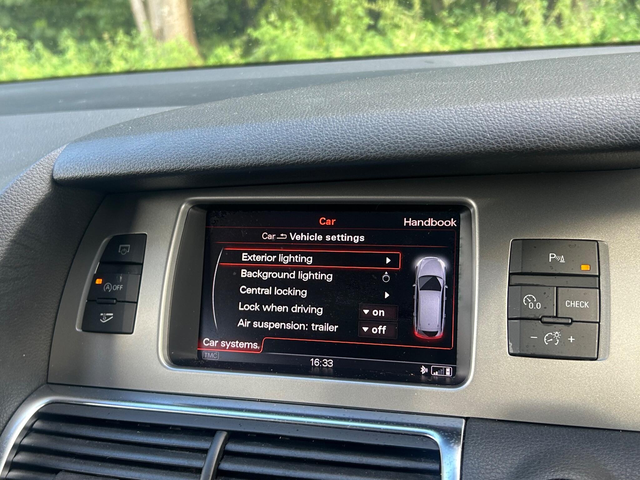Audi Q7 view 46