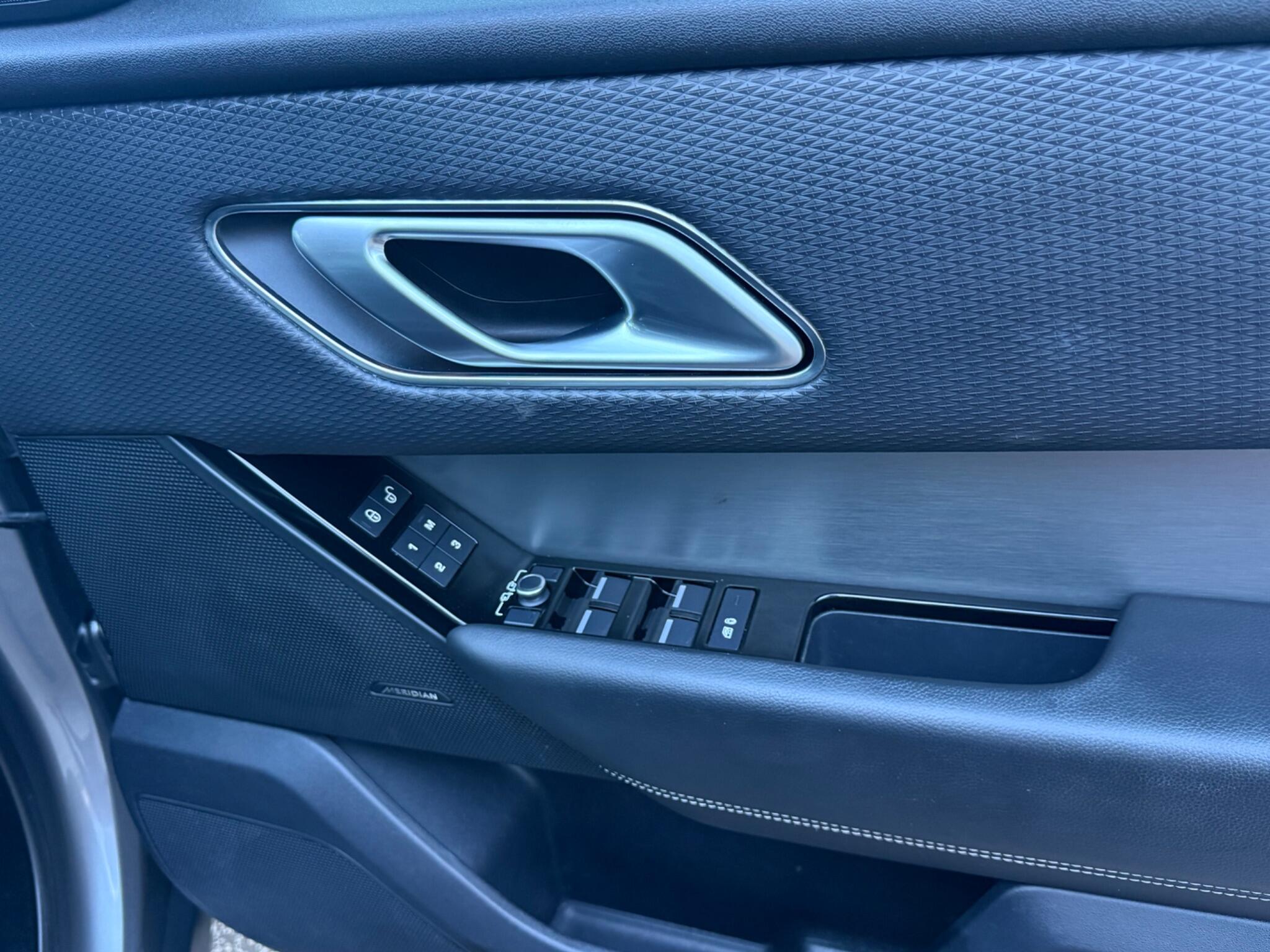Land Rover Range Rover Velar view 10
