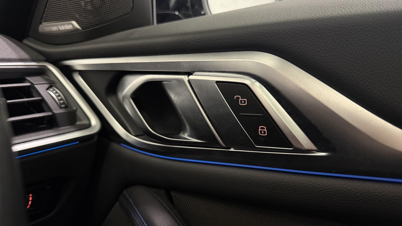 BMW i4 view 27