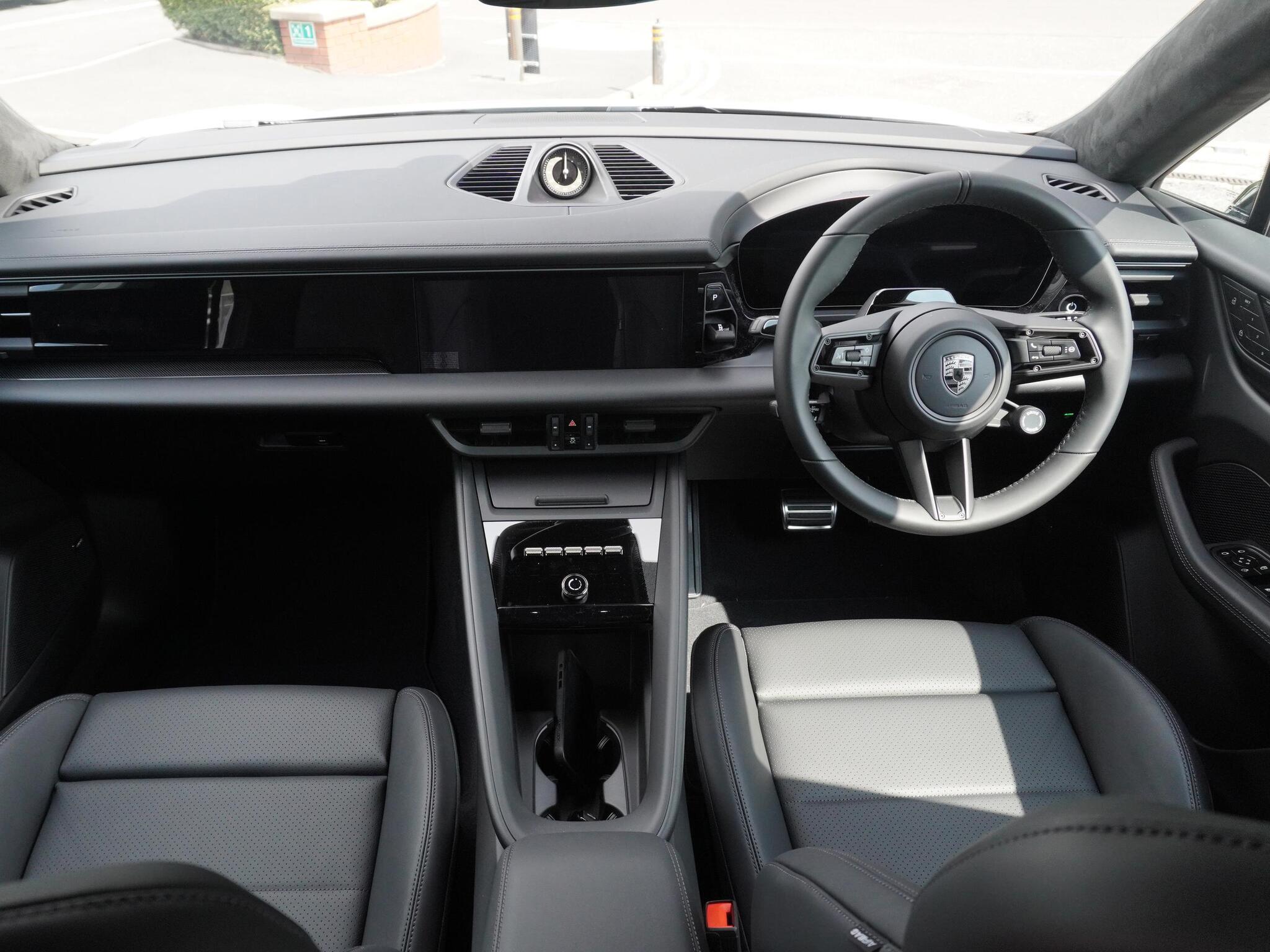 Porsche Macan view 10