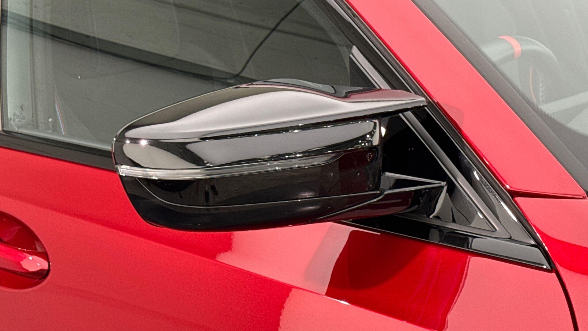 BMW 3 Series view 32
