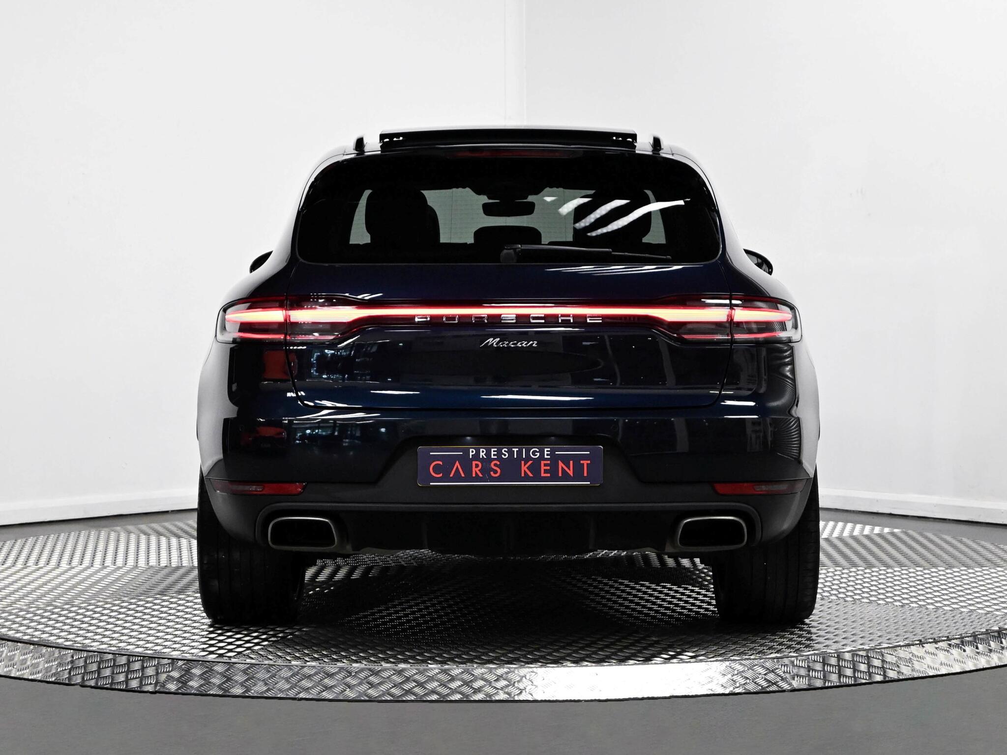 Porsche Macan view 17