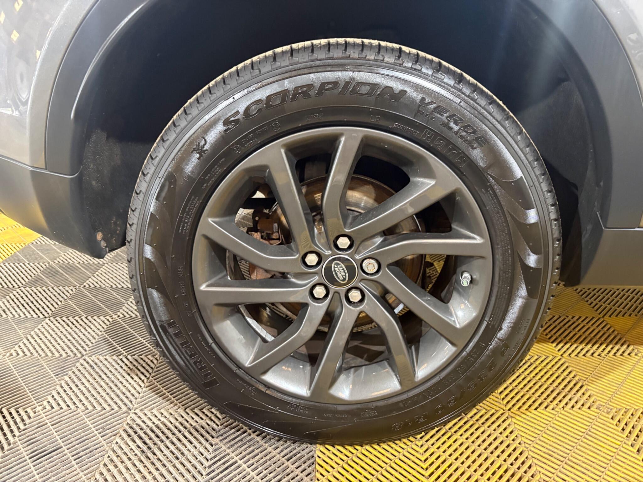 Land Rover Discovery Sport view 50