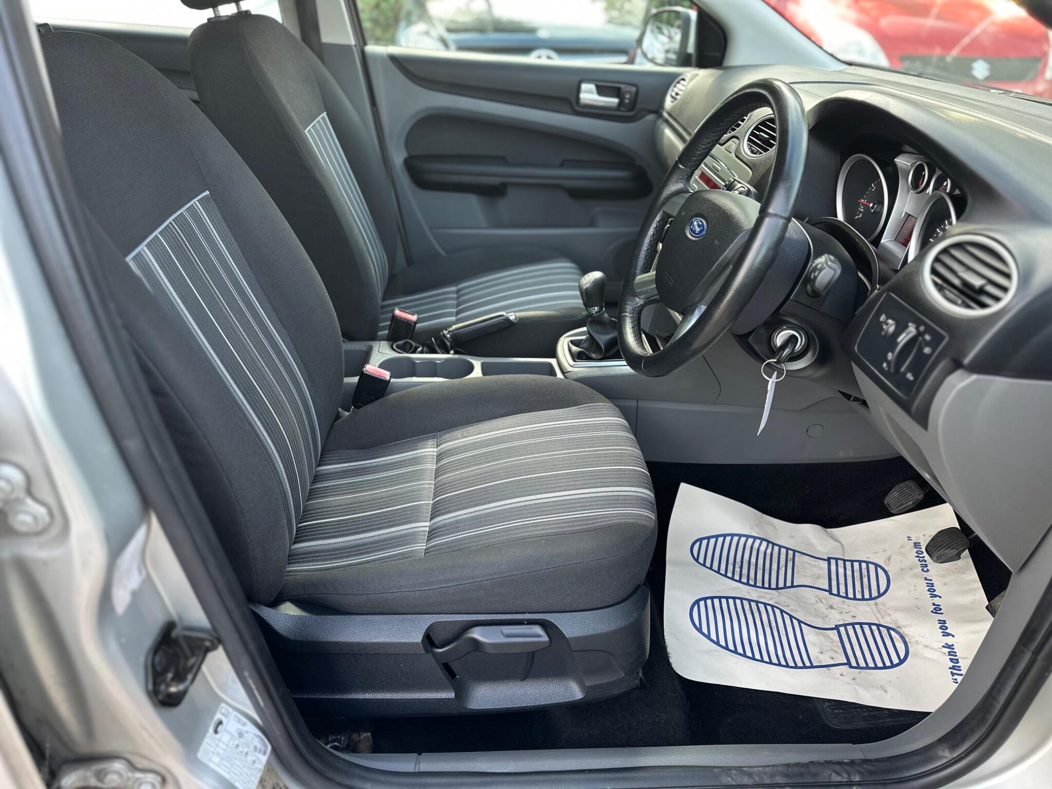 Ford Focus view 38