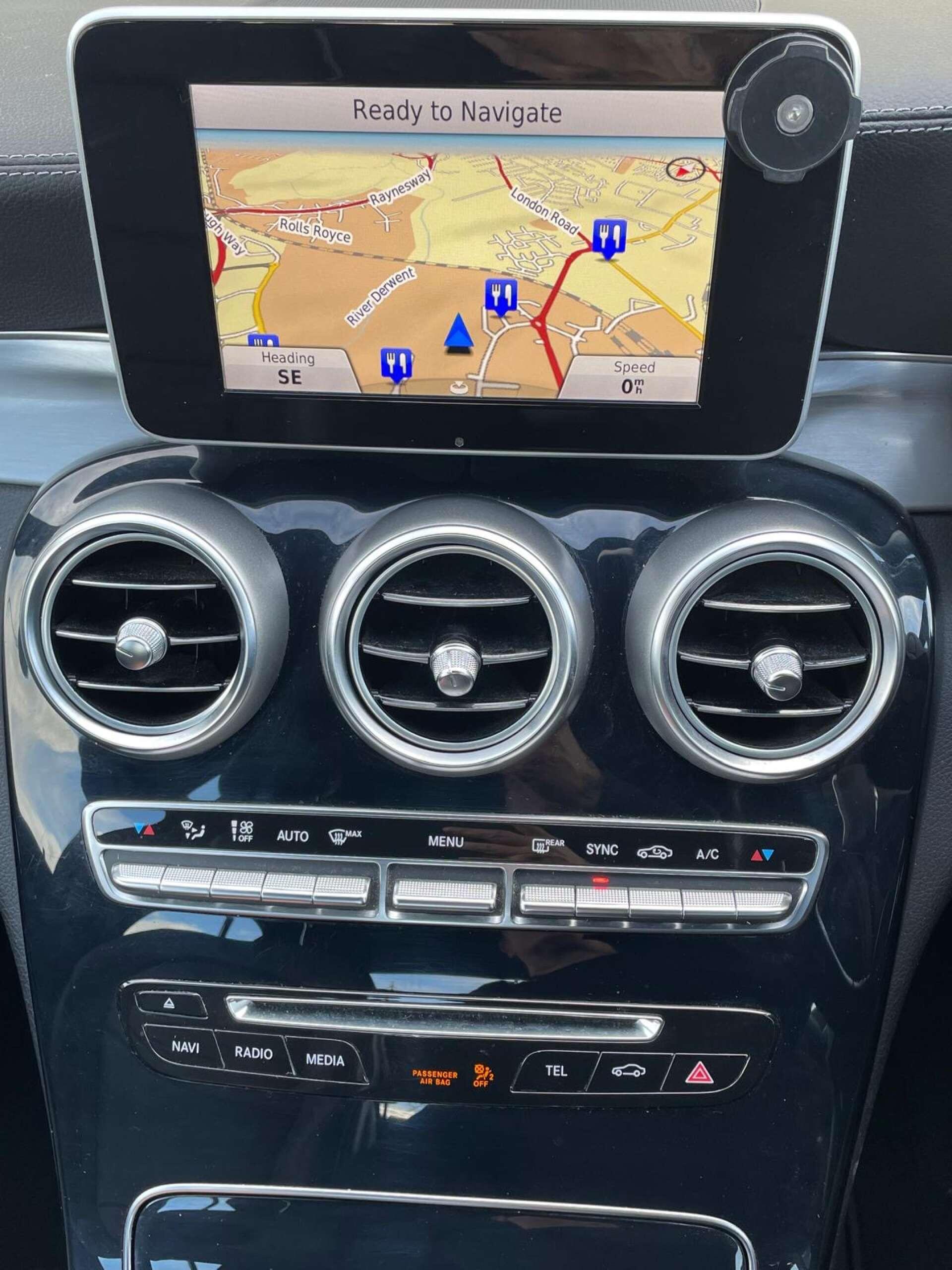 Mercedes-Benz C-Class view 22