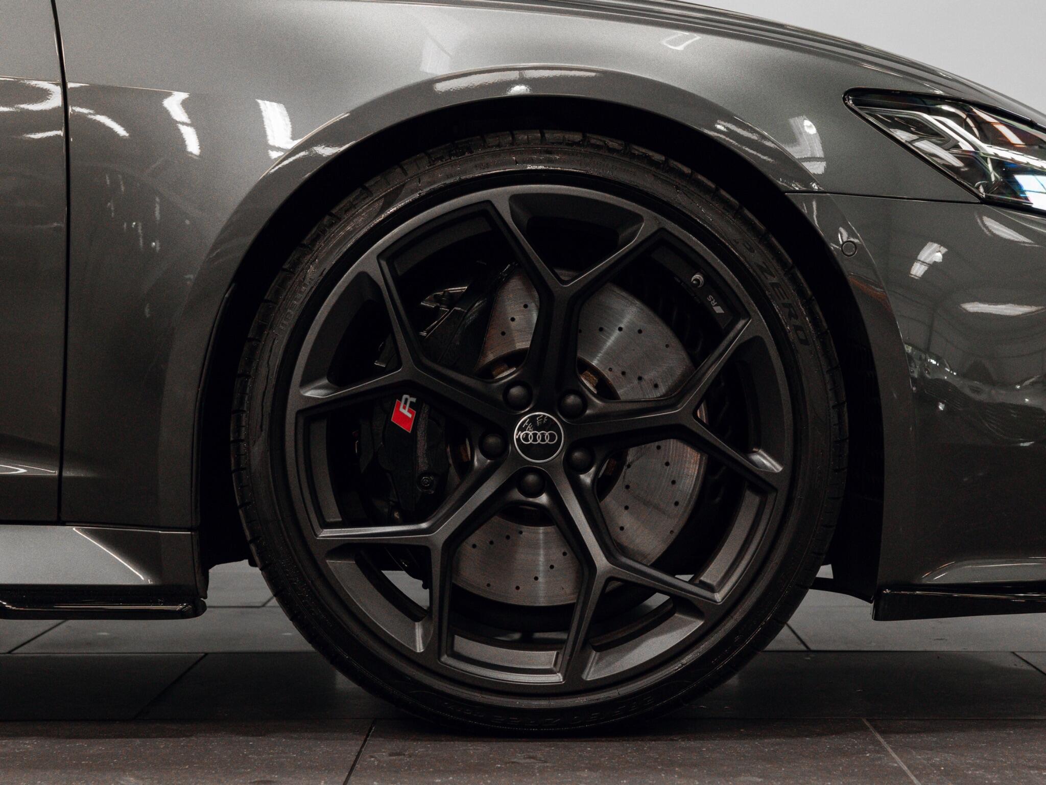 Audi RS6 Avant view 7