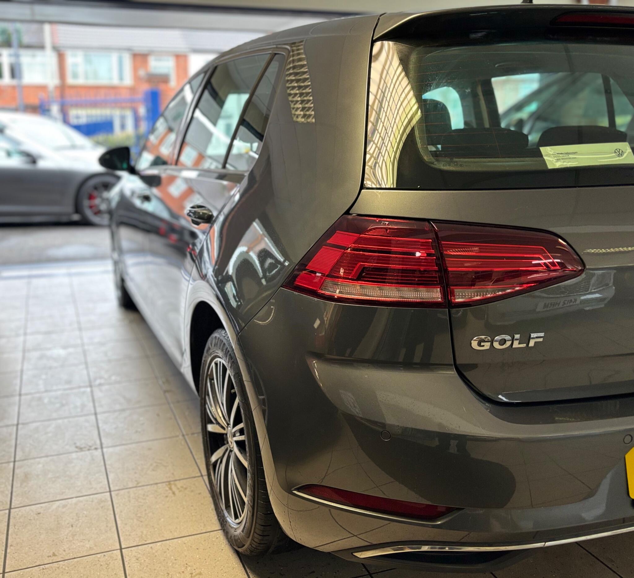 Volkswagen Golf view 12
