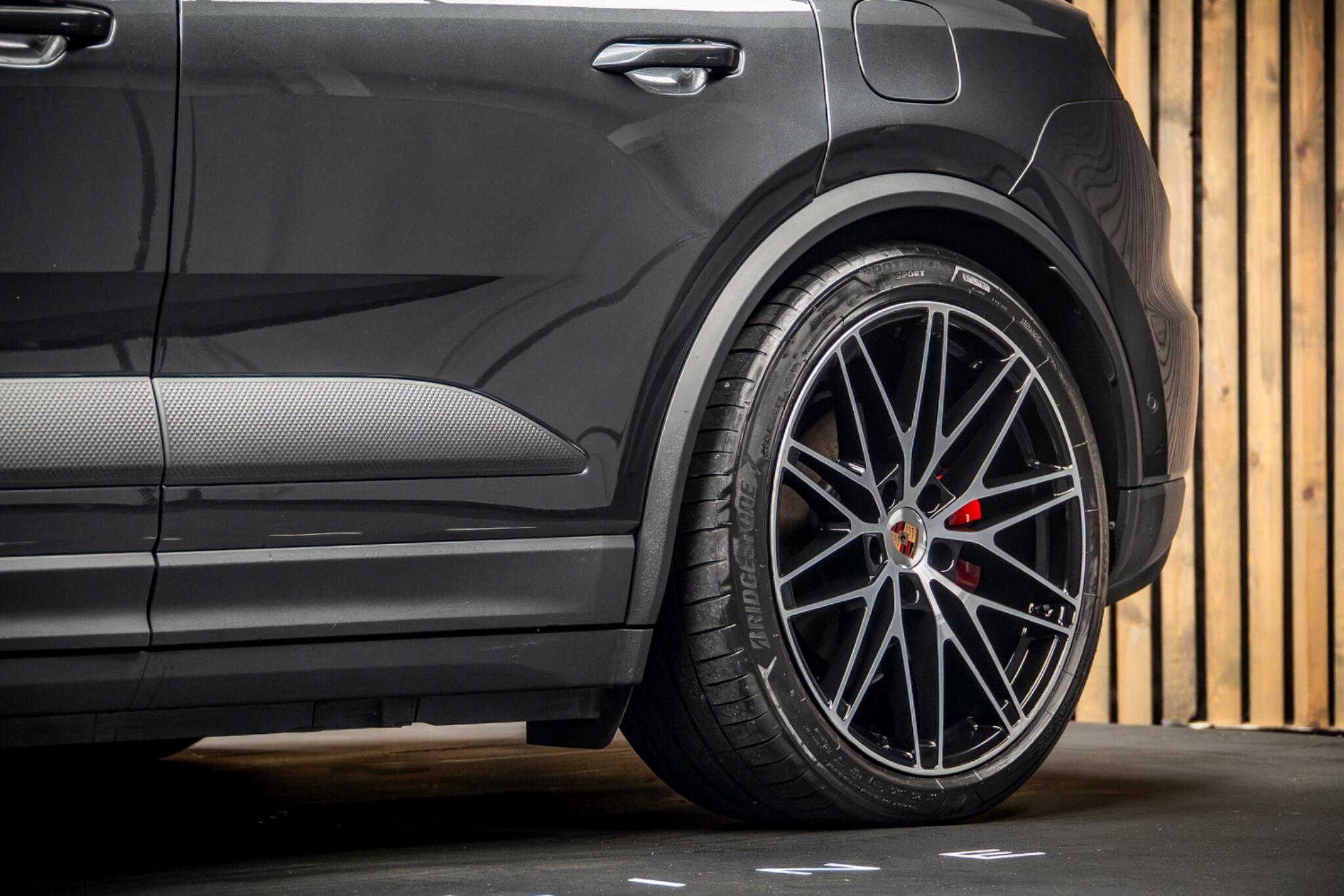 Porsche Macan view 16