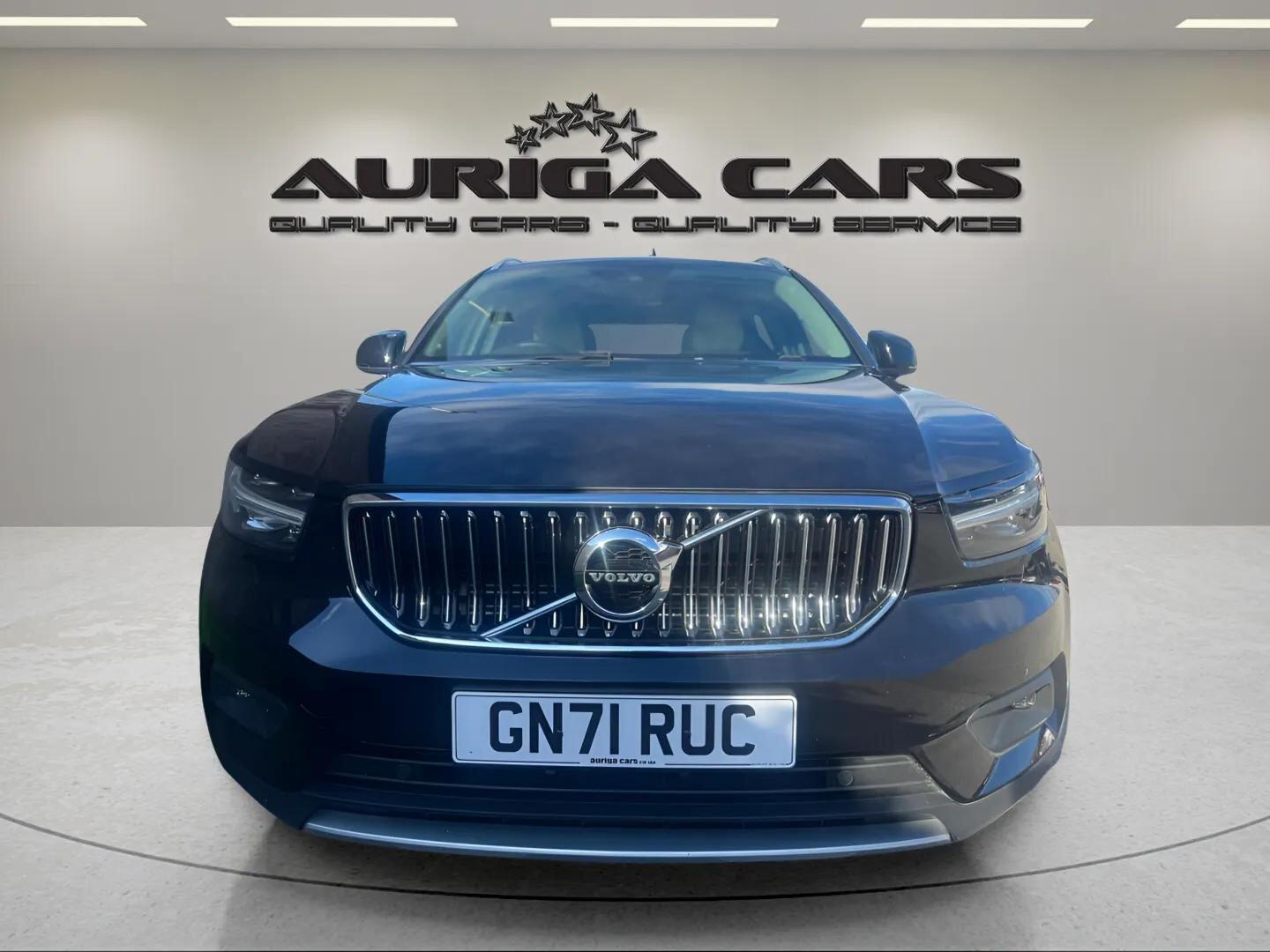 Volvo XC40 view 3