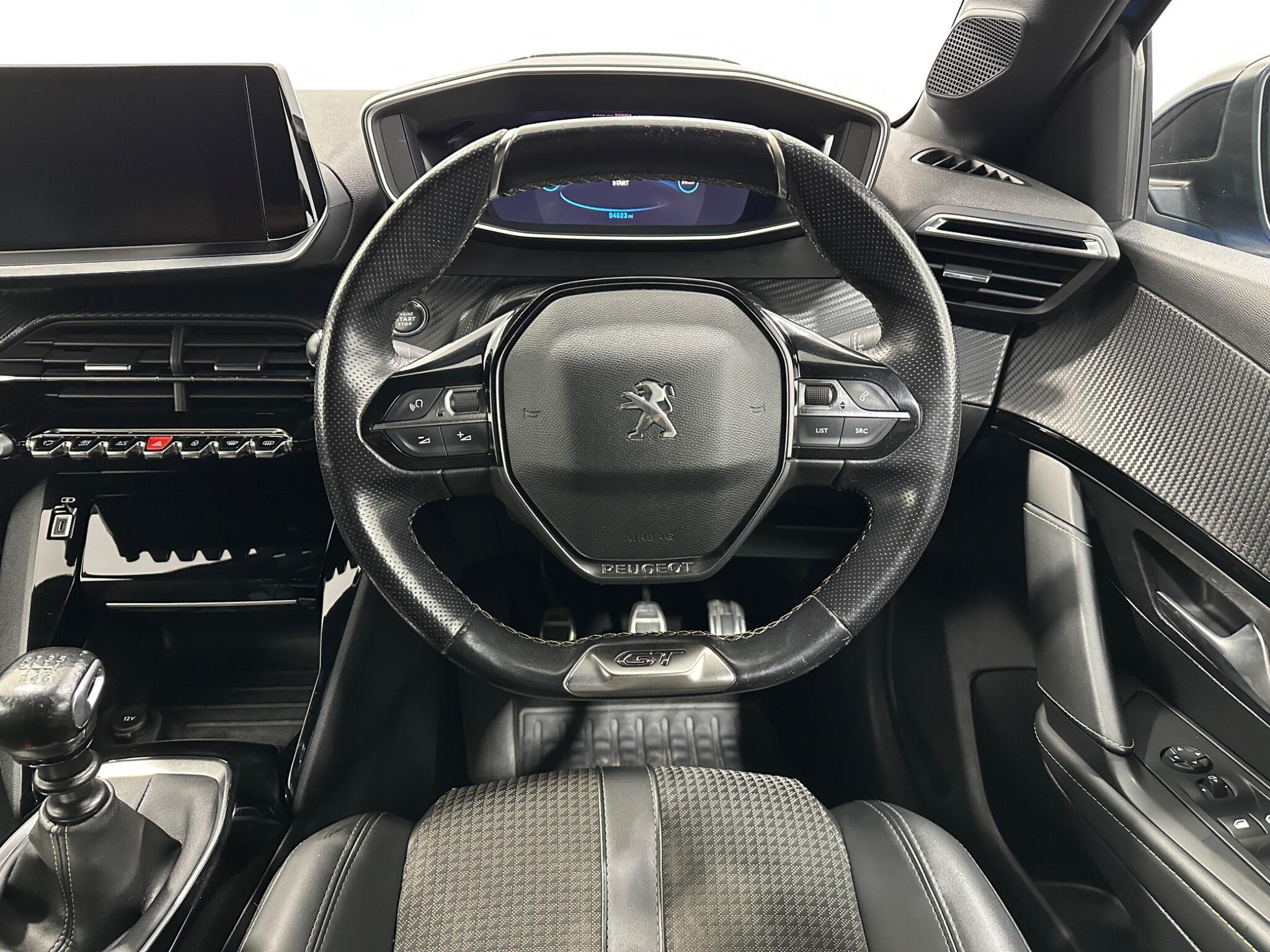 Peugeot 208 view 13