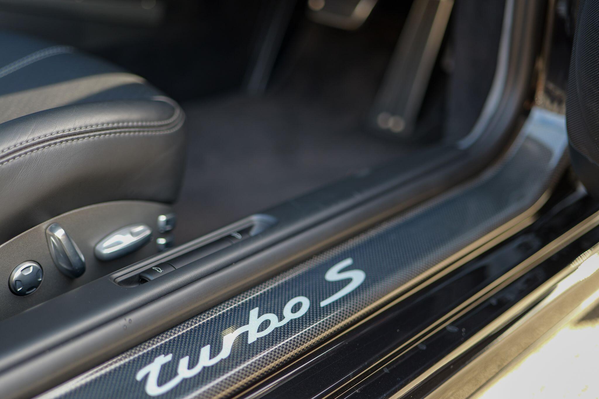 Porsche 911 view 31