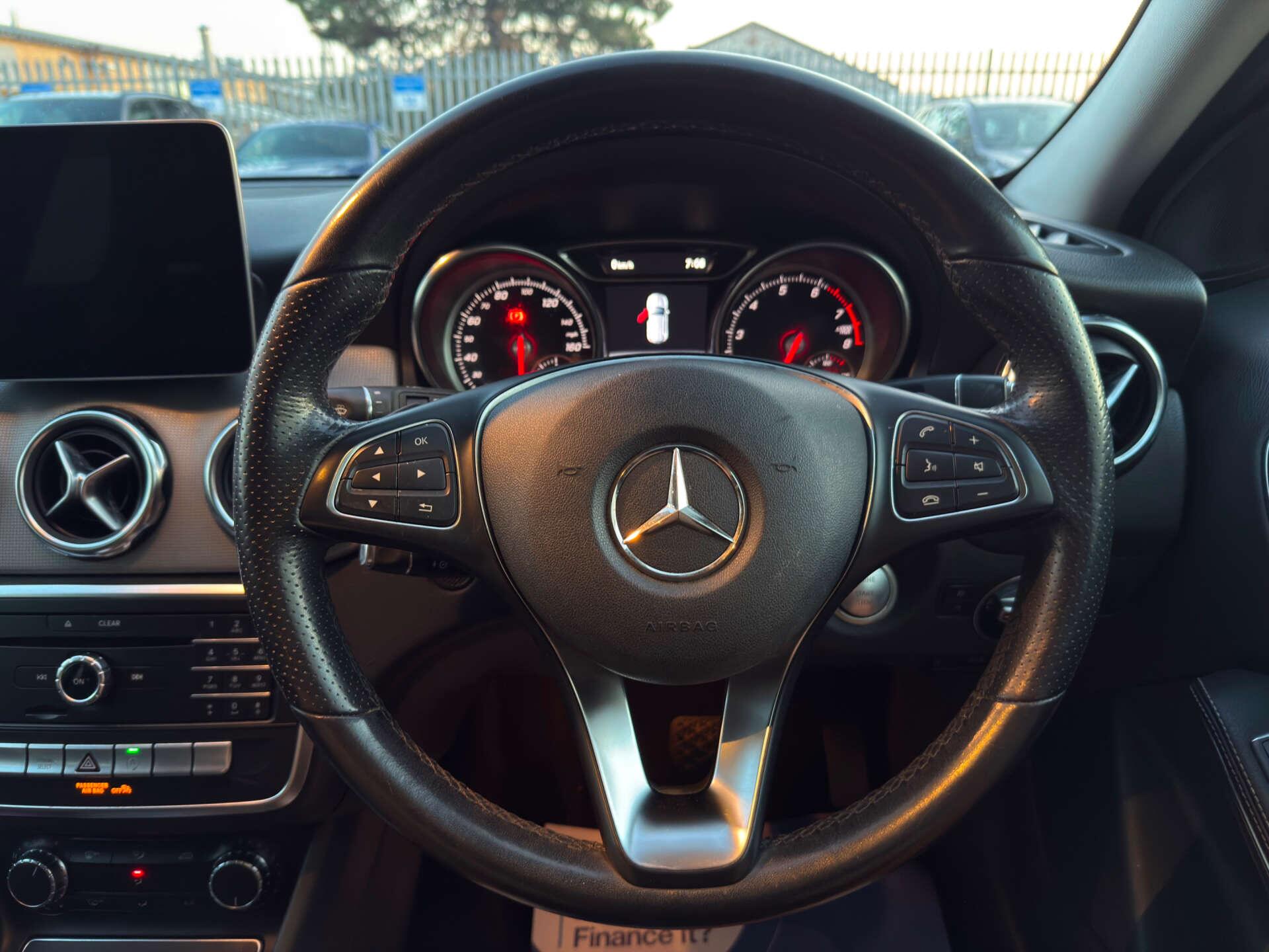 Mercedes-Benz Gla view 49