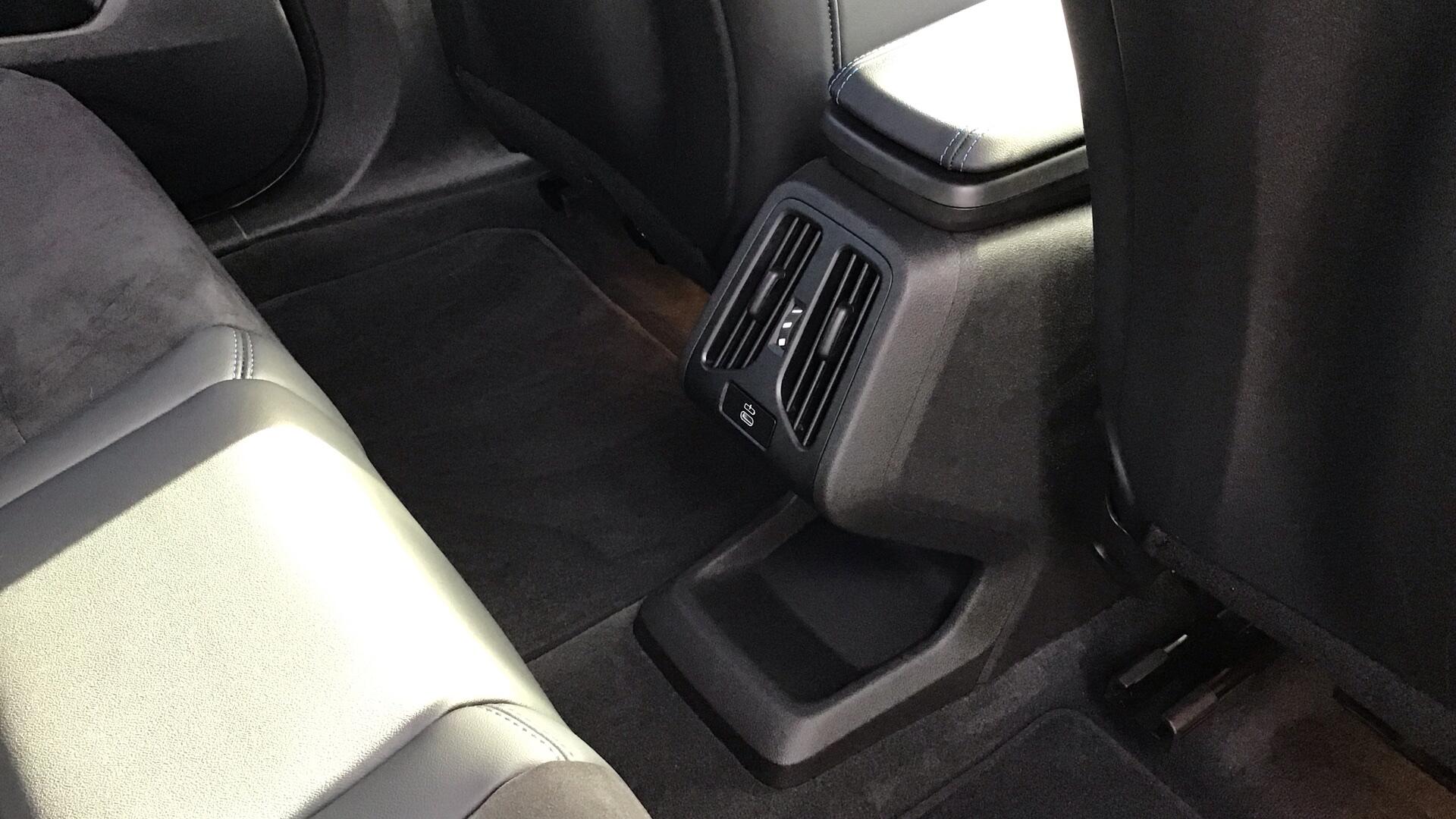 BMW iX1 view 32