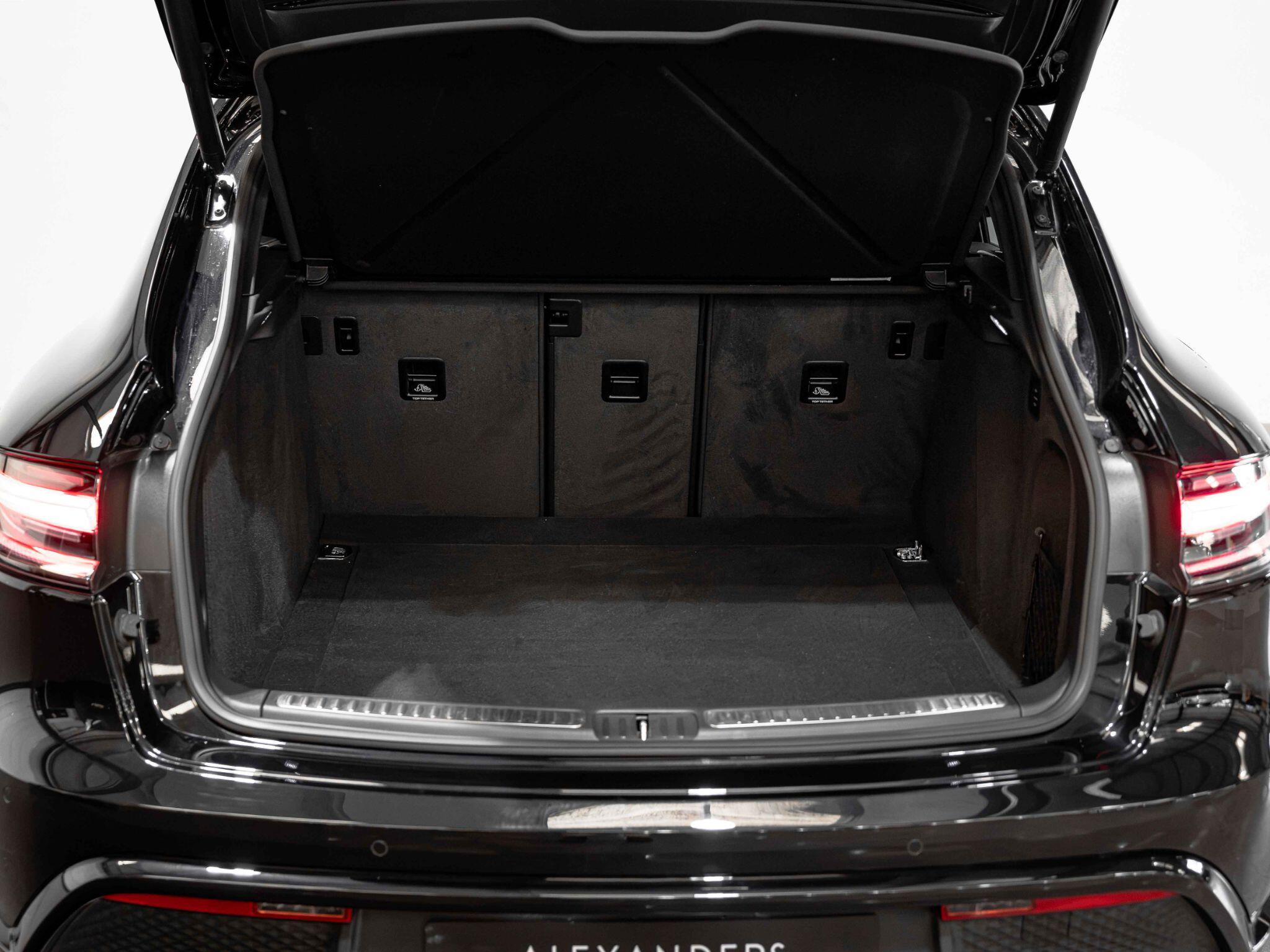 Porsche Macan view 30