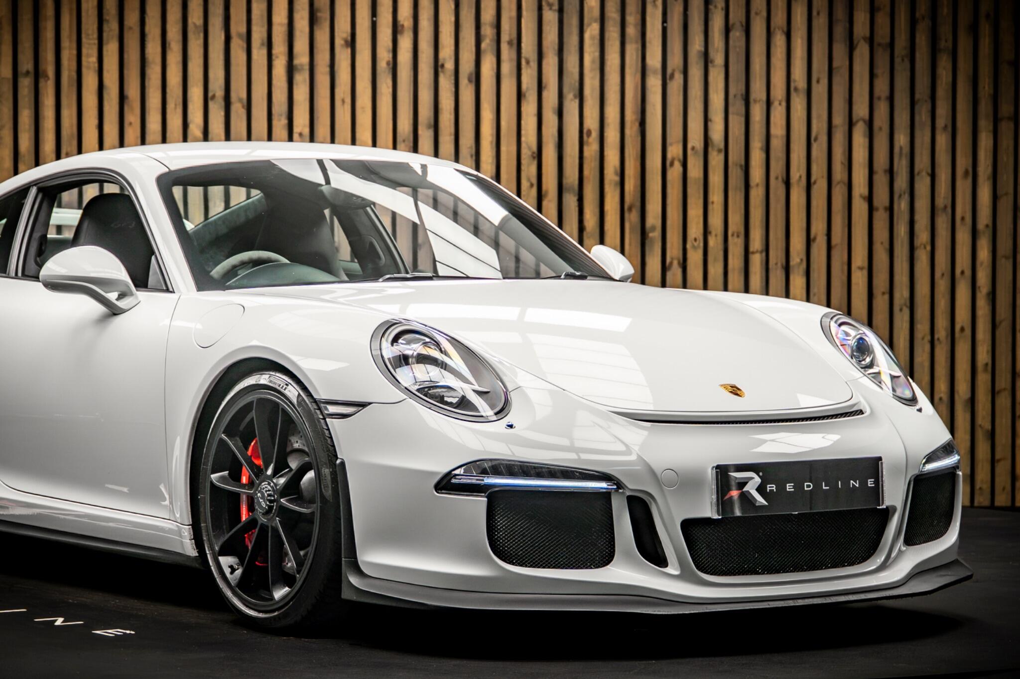 Porsche 911 view 13