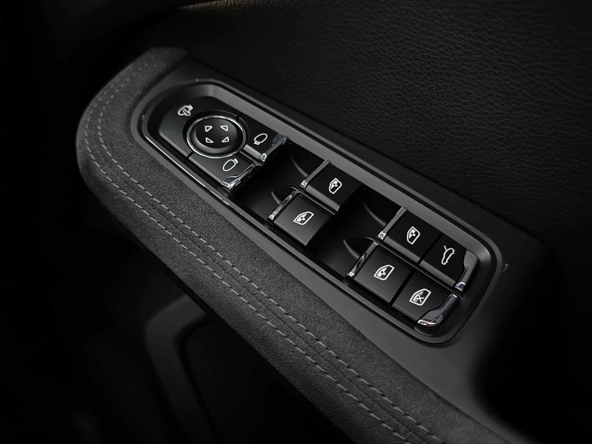Porsche Macan view 34