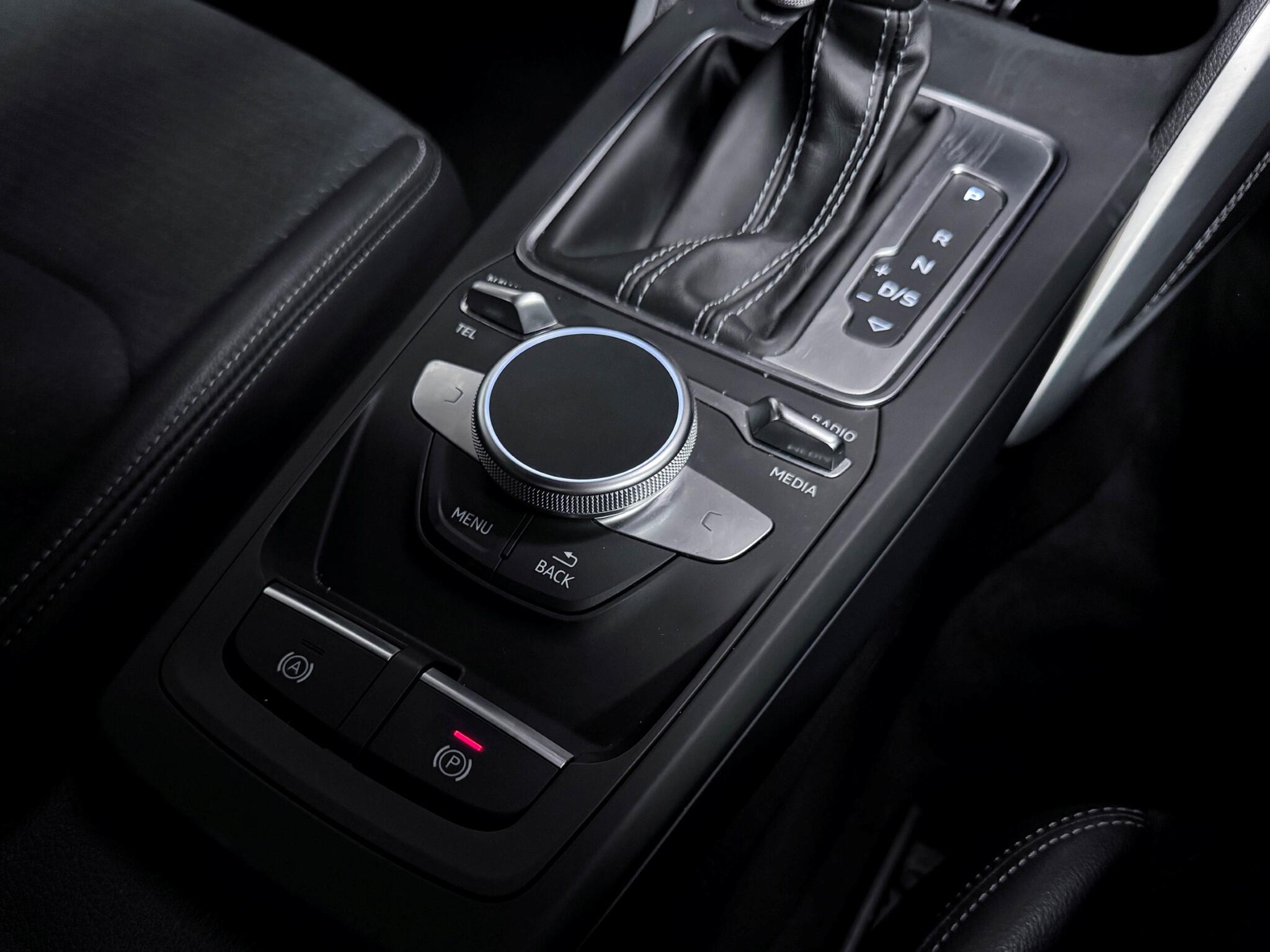 Audi SQ2 view 31