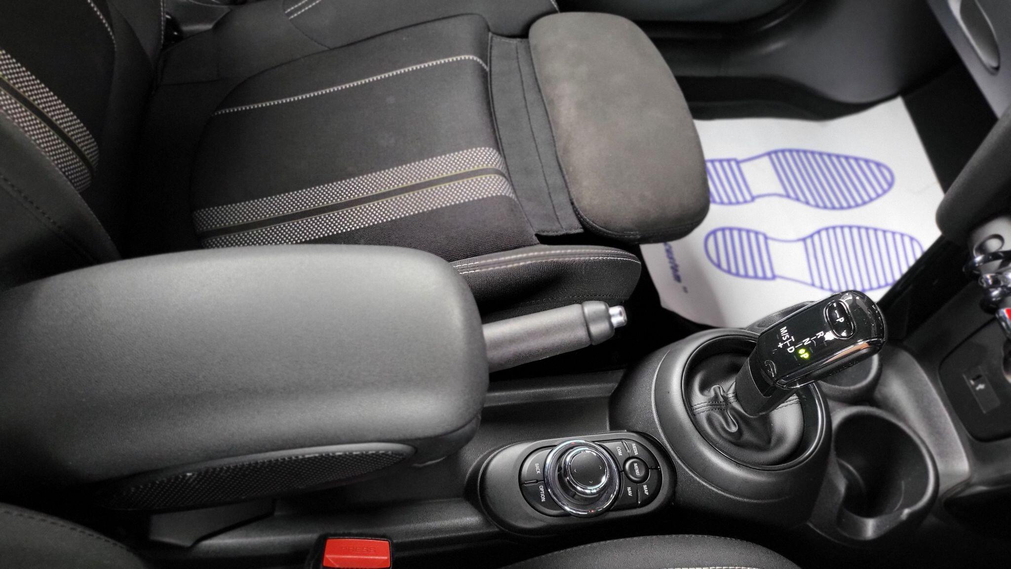 Mini Hatch view 28