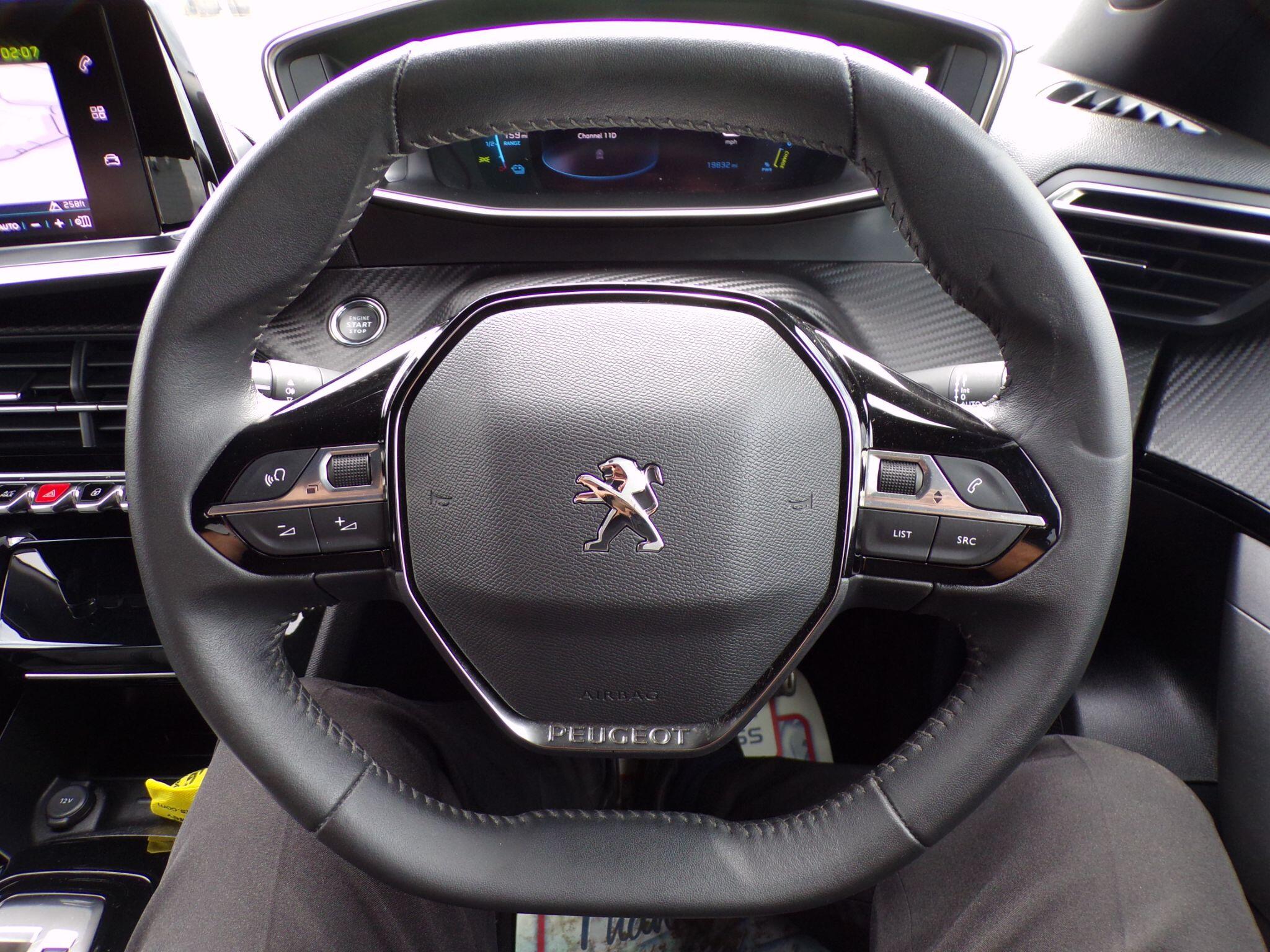 Peugeot E-2008 view 27