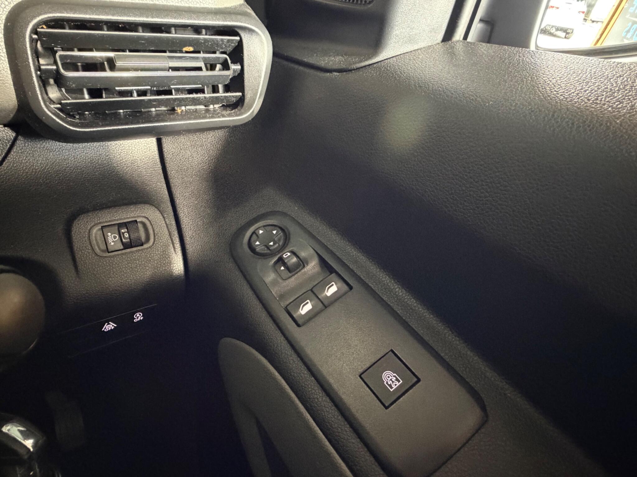 Peugeot Rifter view 31