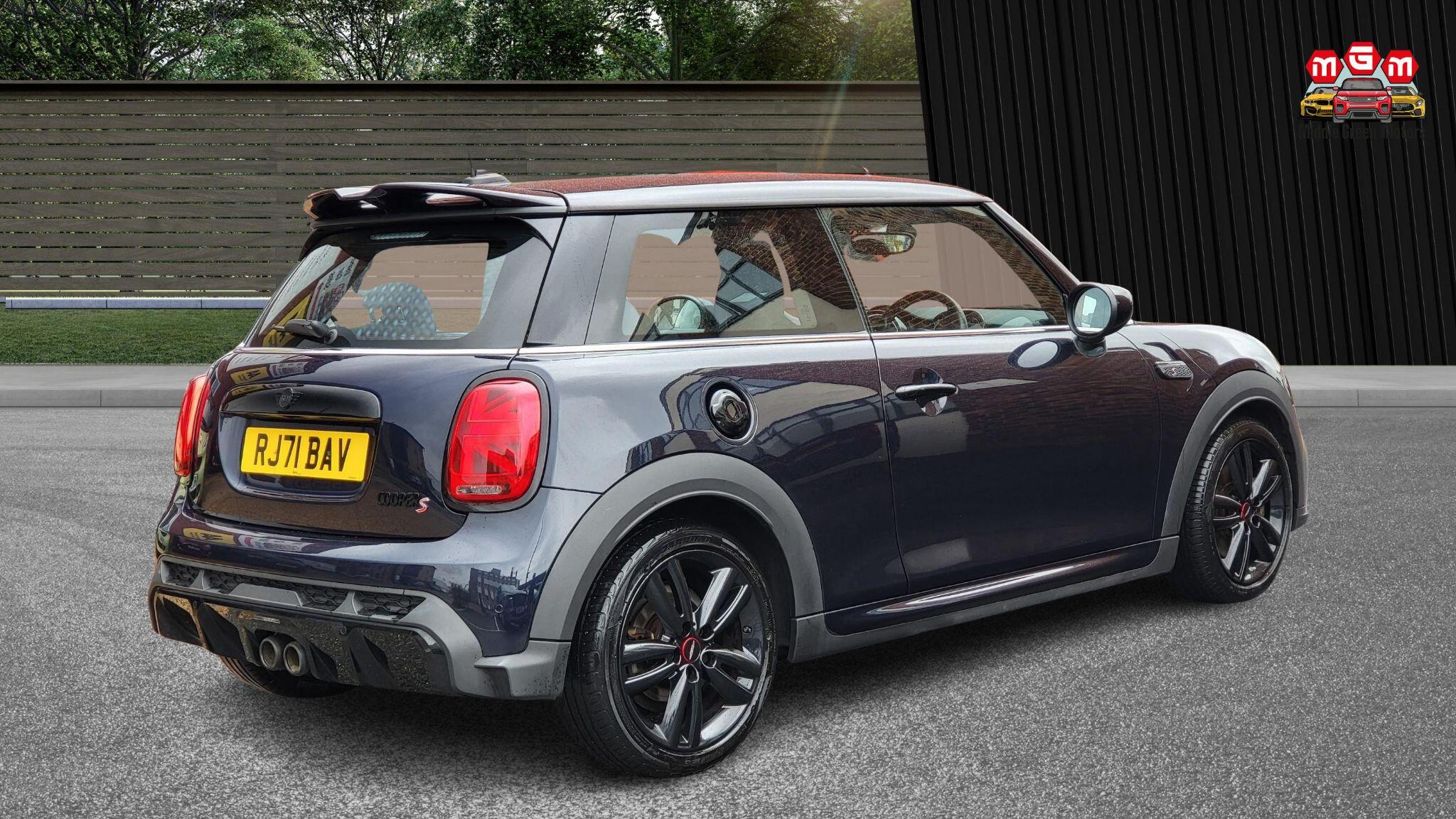 Mini Hatch view 9