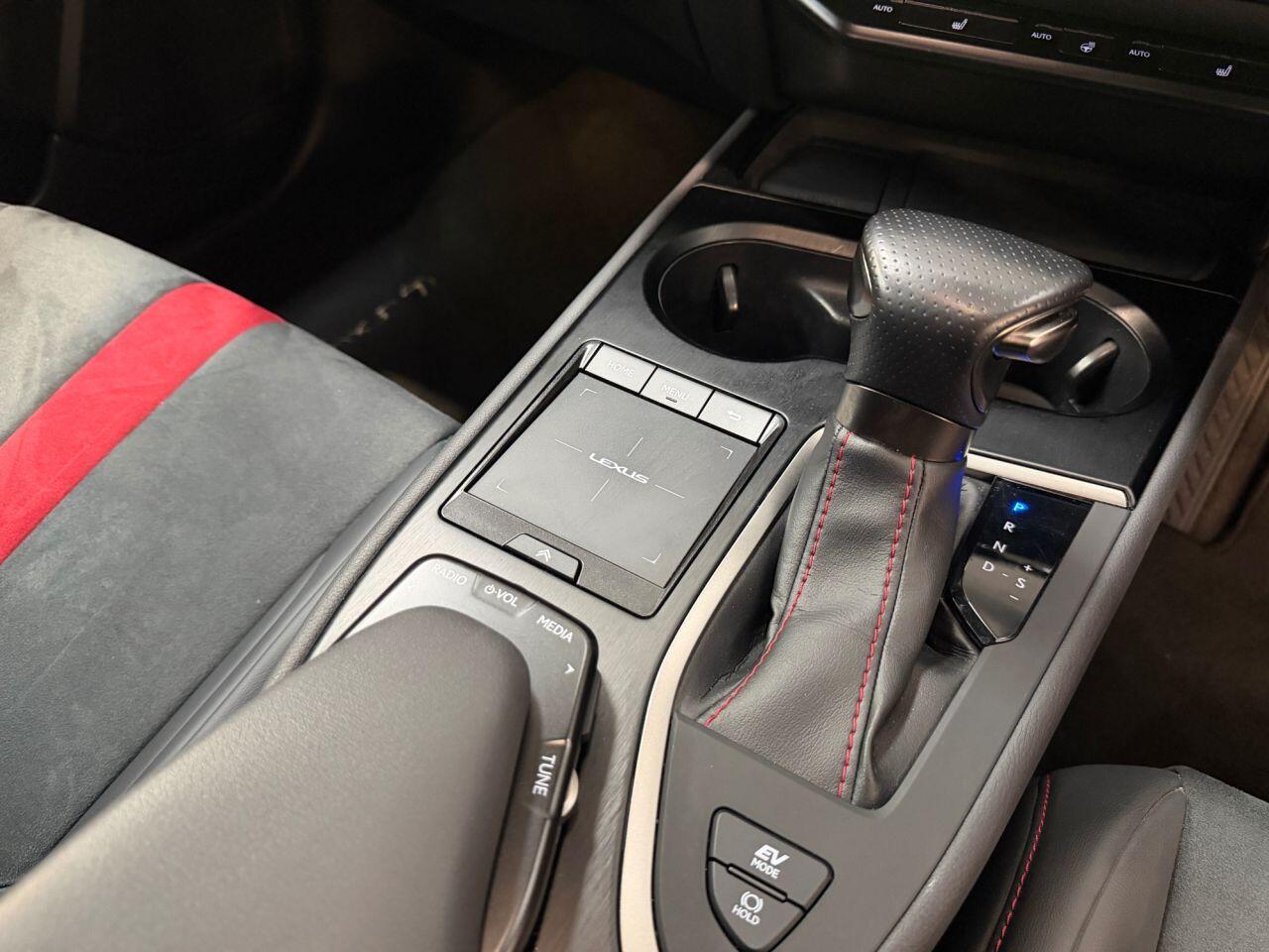 Lexus Ux view 27