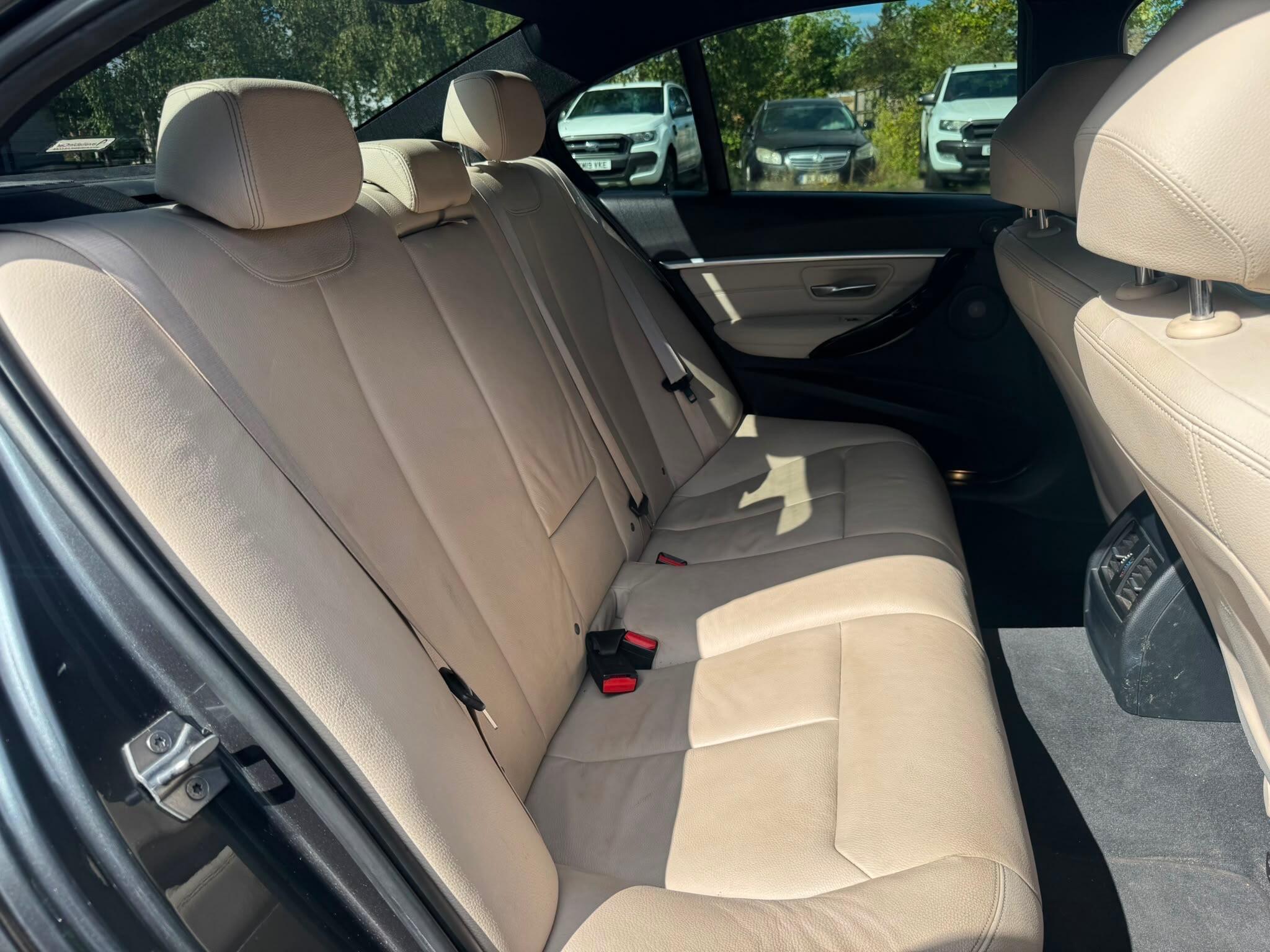 BMW 3 Series view 24