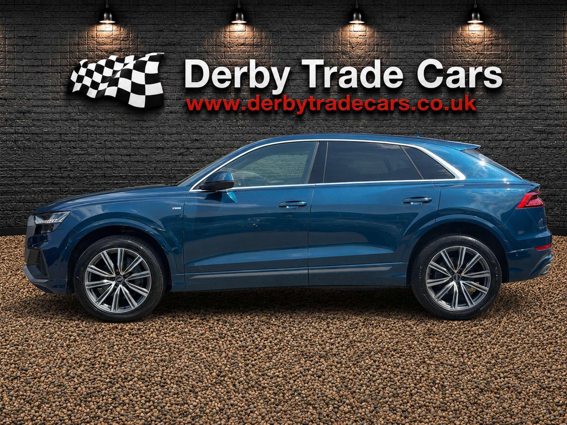 Audi Q8 view 9