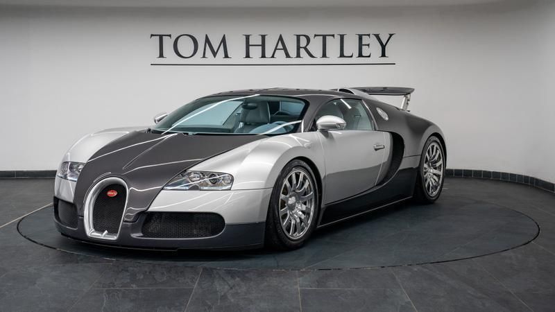Bugatti Veyron view 3