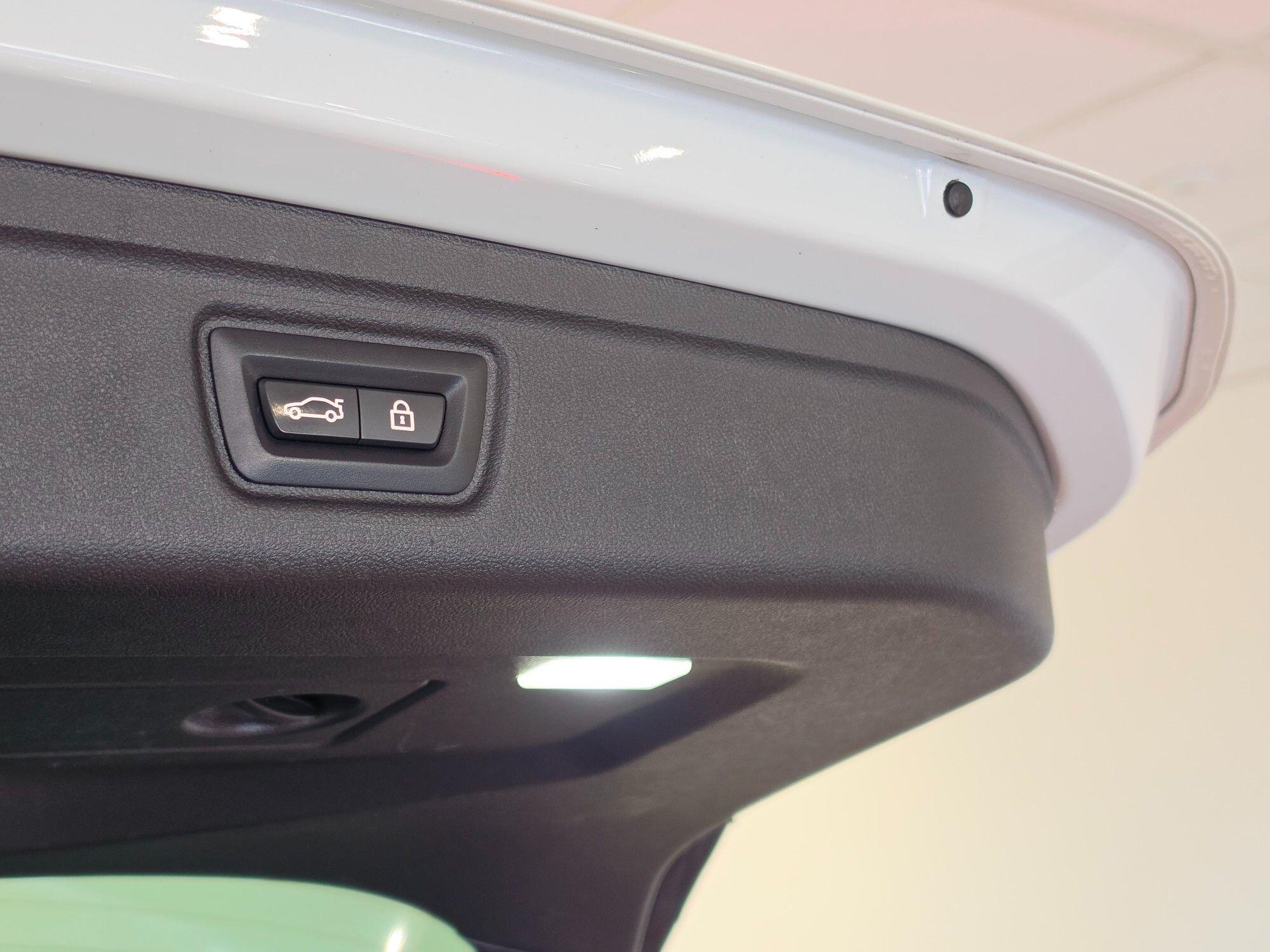 BMW 3 Series view 45