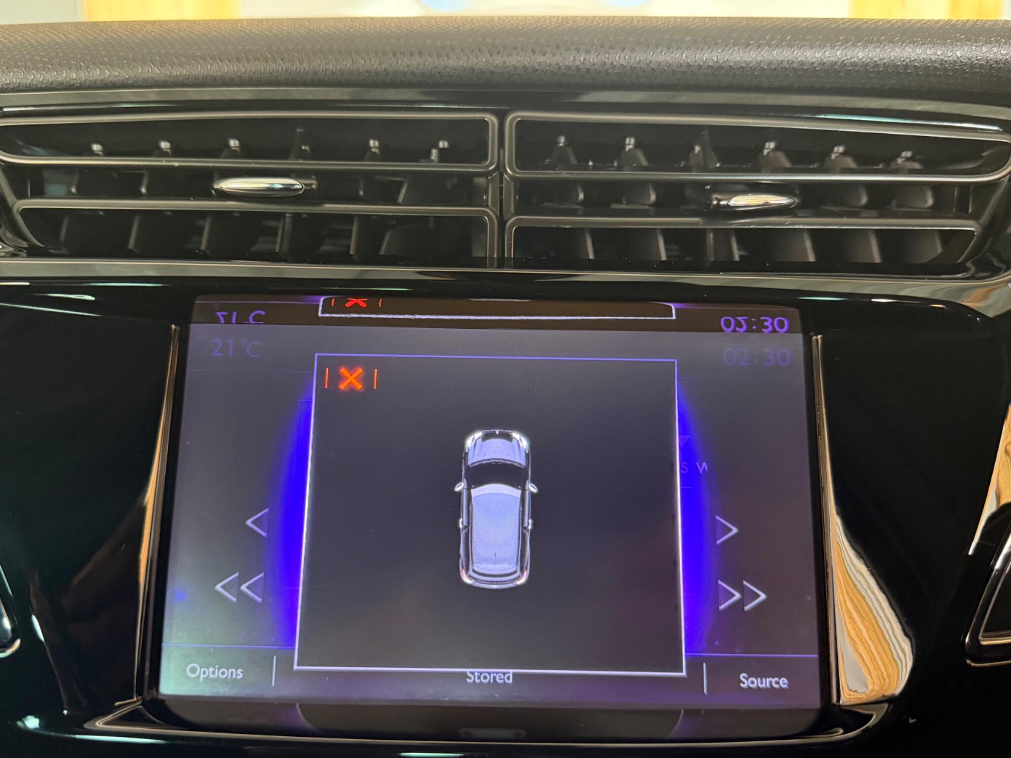 DS Automobiles DS 3 view 22