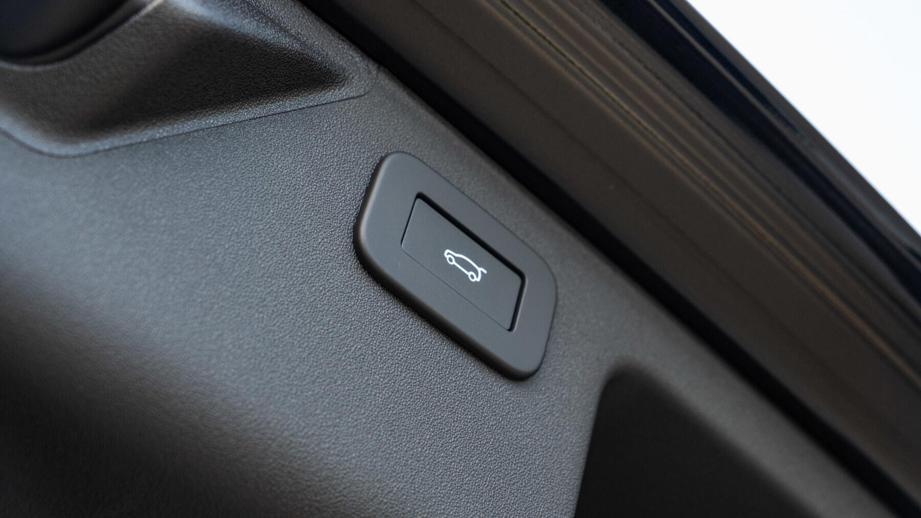 Land Rover Discovery Sport view 81