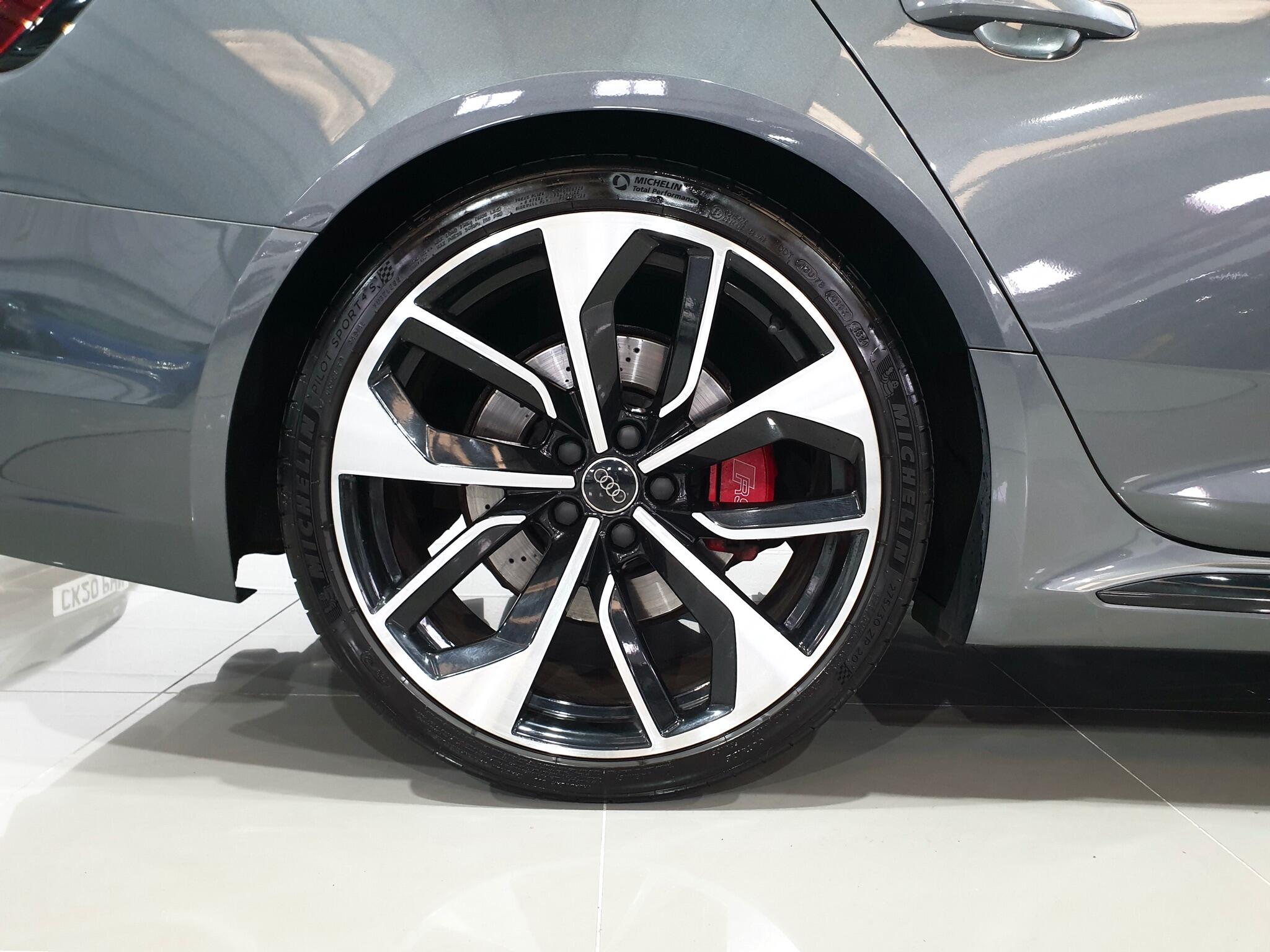 Audi RS4 view 39