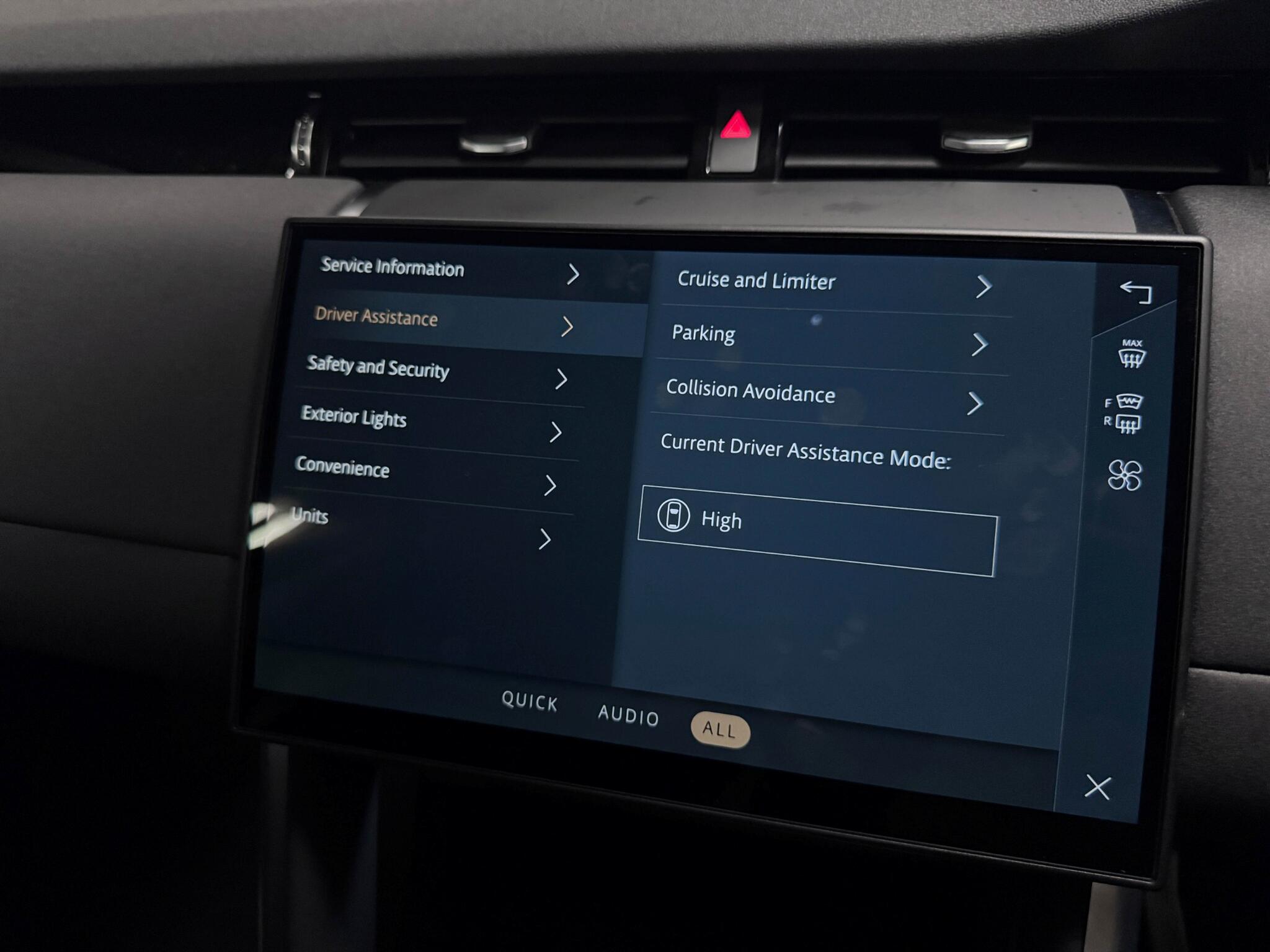 Land Rover Discovery Sport view 61