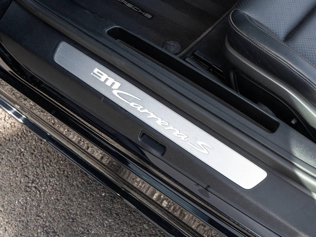 Porsche 911 view 27