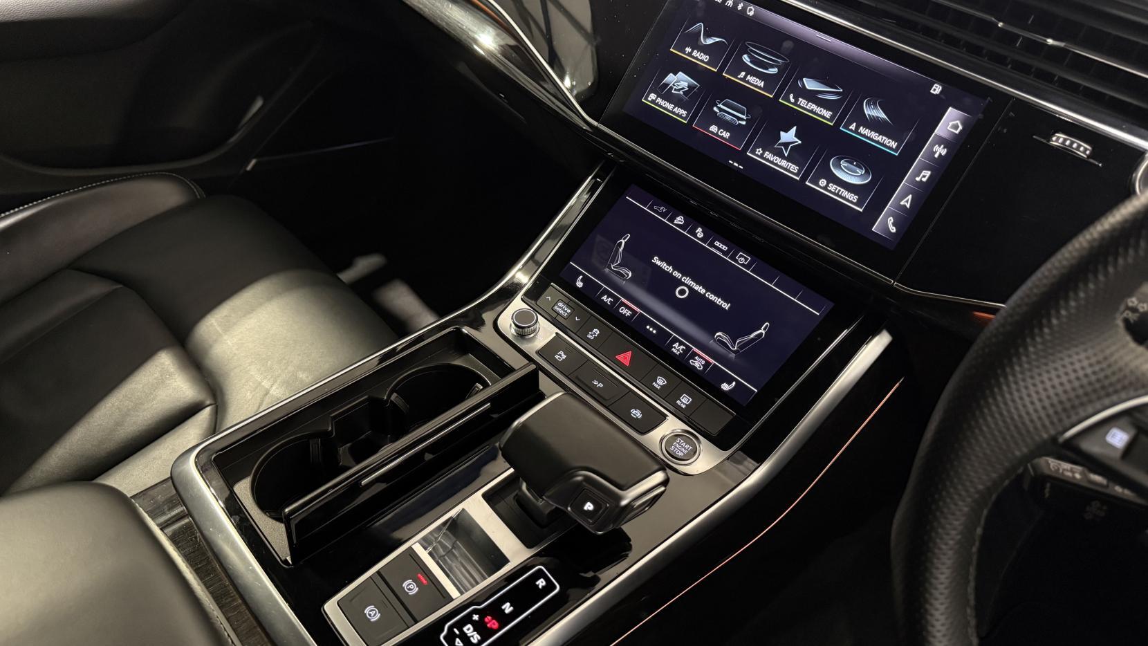 Audi Q7 view 26