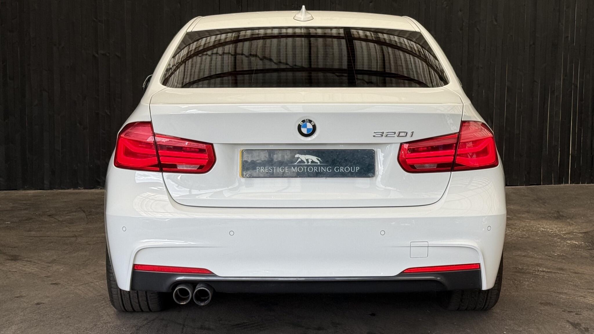 BMW 3 Series view 17