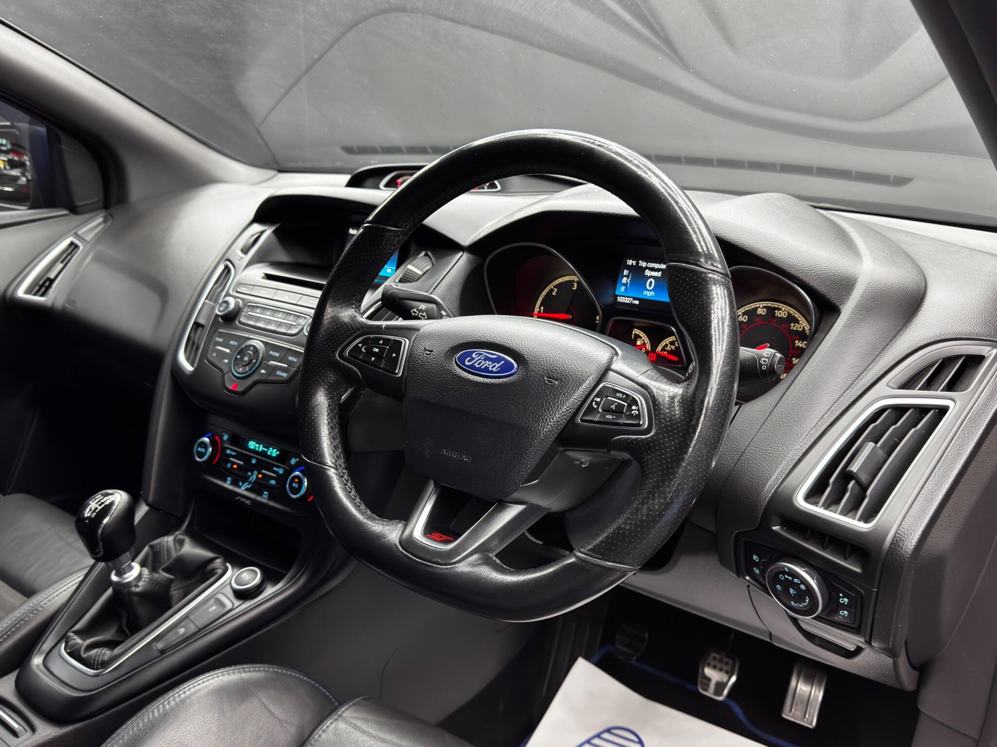 Ford Focus view 9