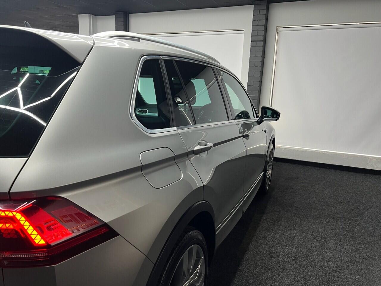 Volkswagen Tiguan view 12