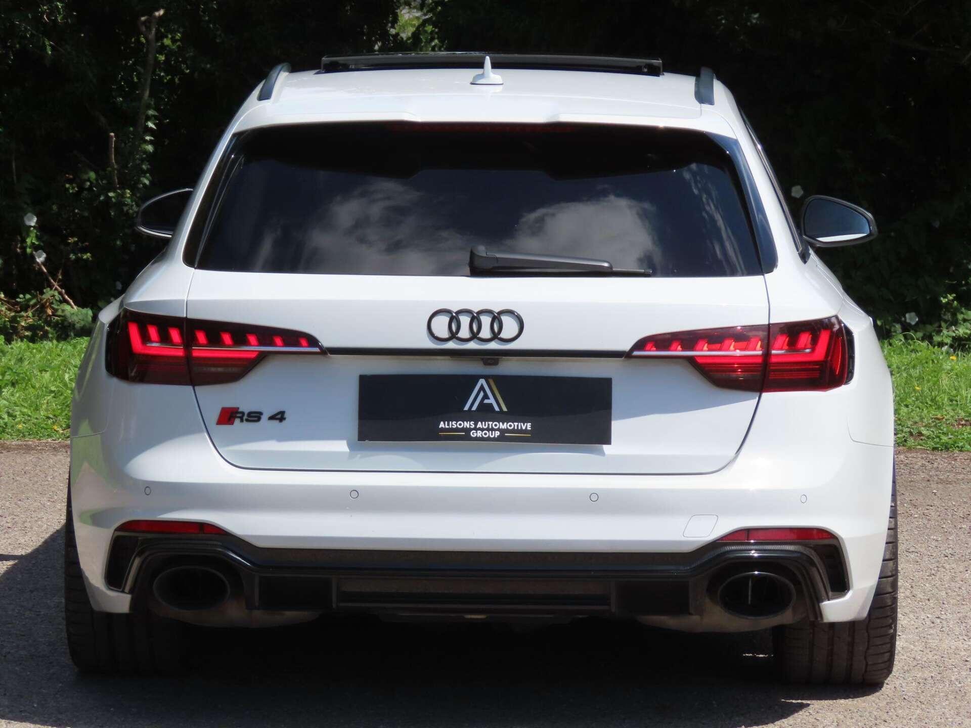Audi RS4 view 5